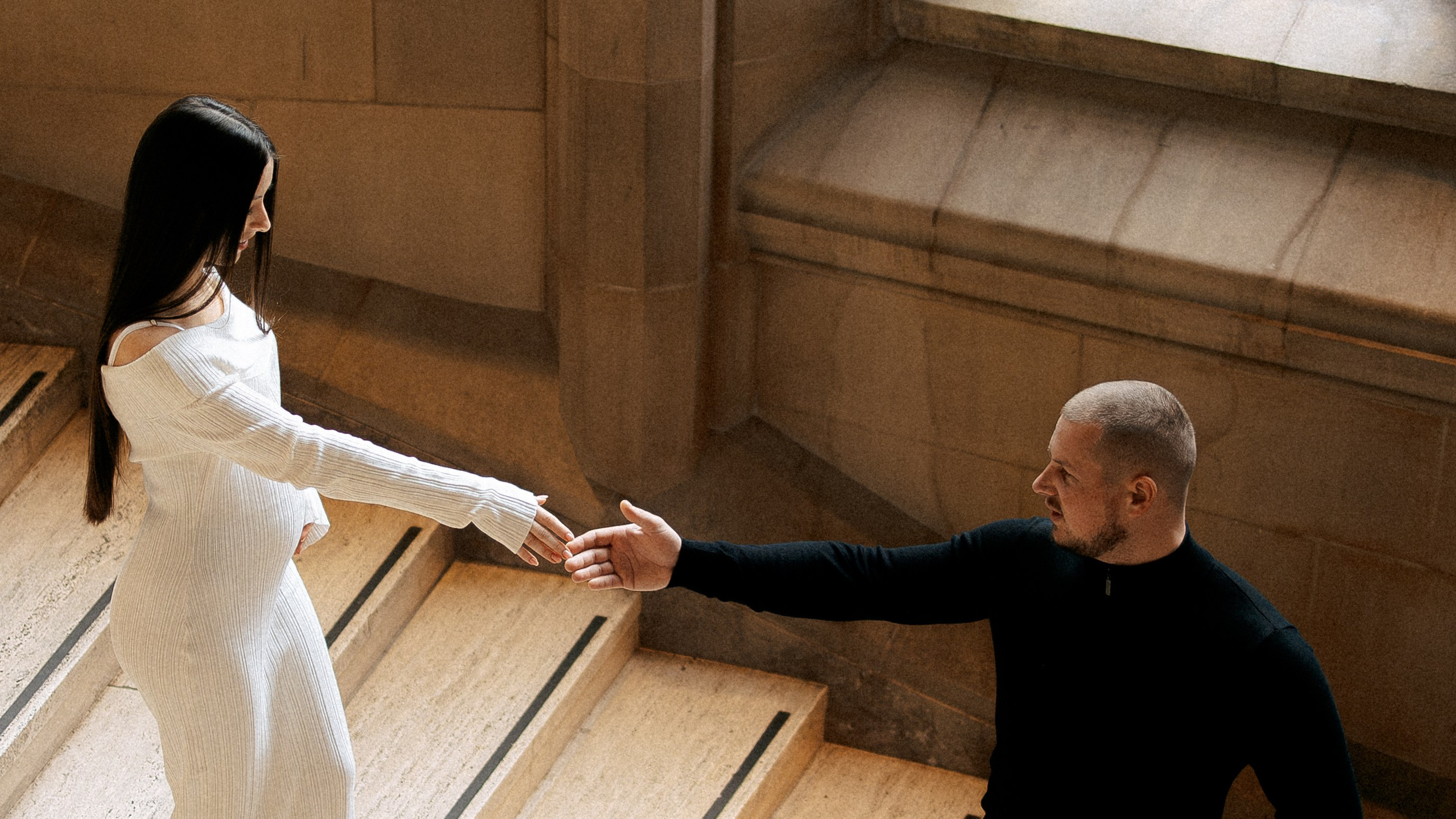 Family in the library. Family photographer Oregon — Washington