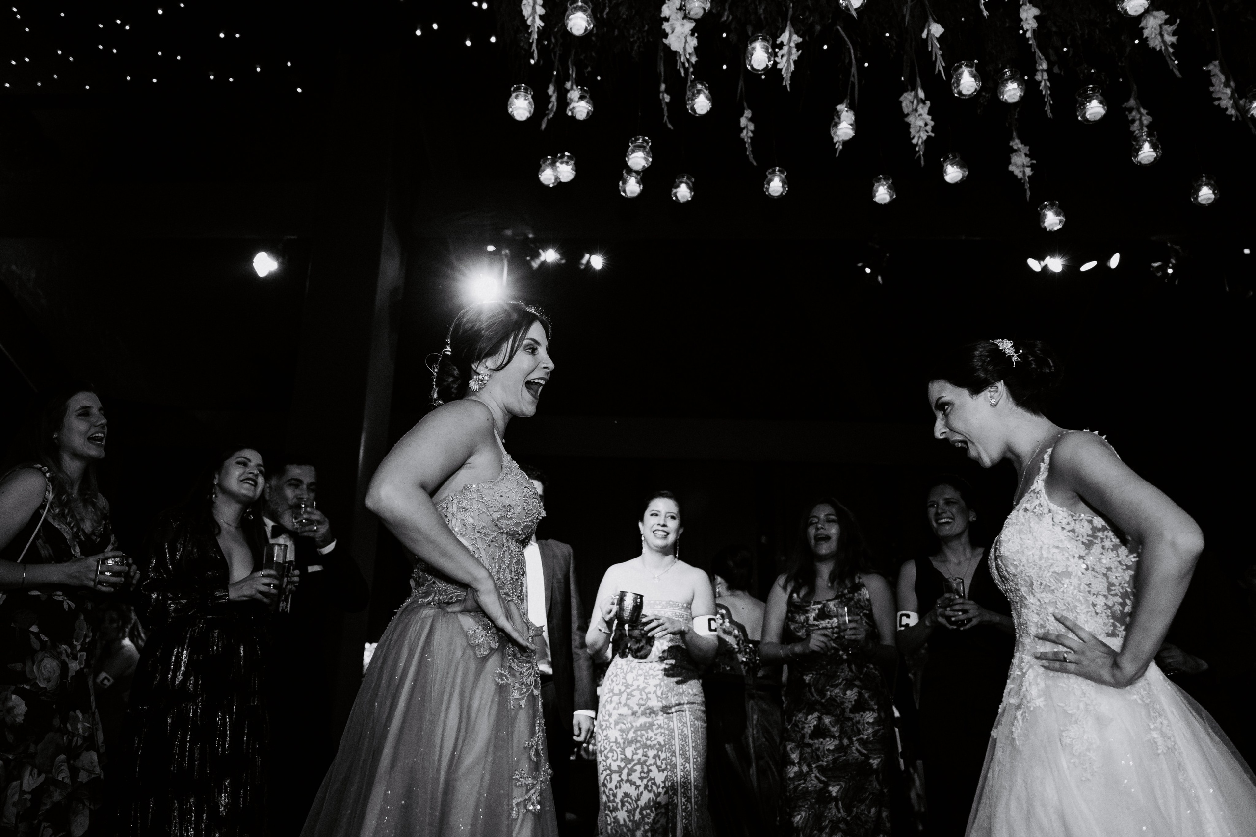 Un vistazo a la fiesta. Fotógrafo de Bodas en Lima | Ronhy Altamirano. Fotografía narrativa y cinematográfica para bodas, quinceañeras y eventos exclusivos