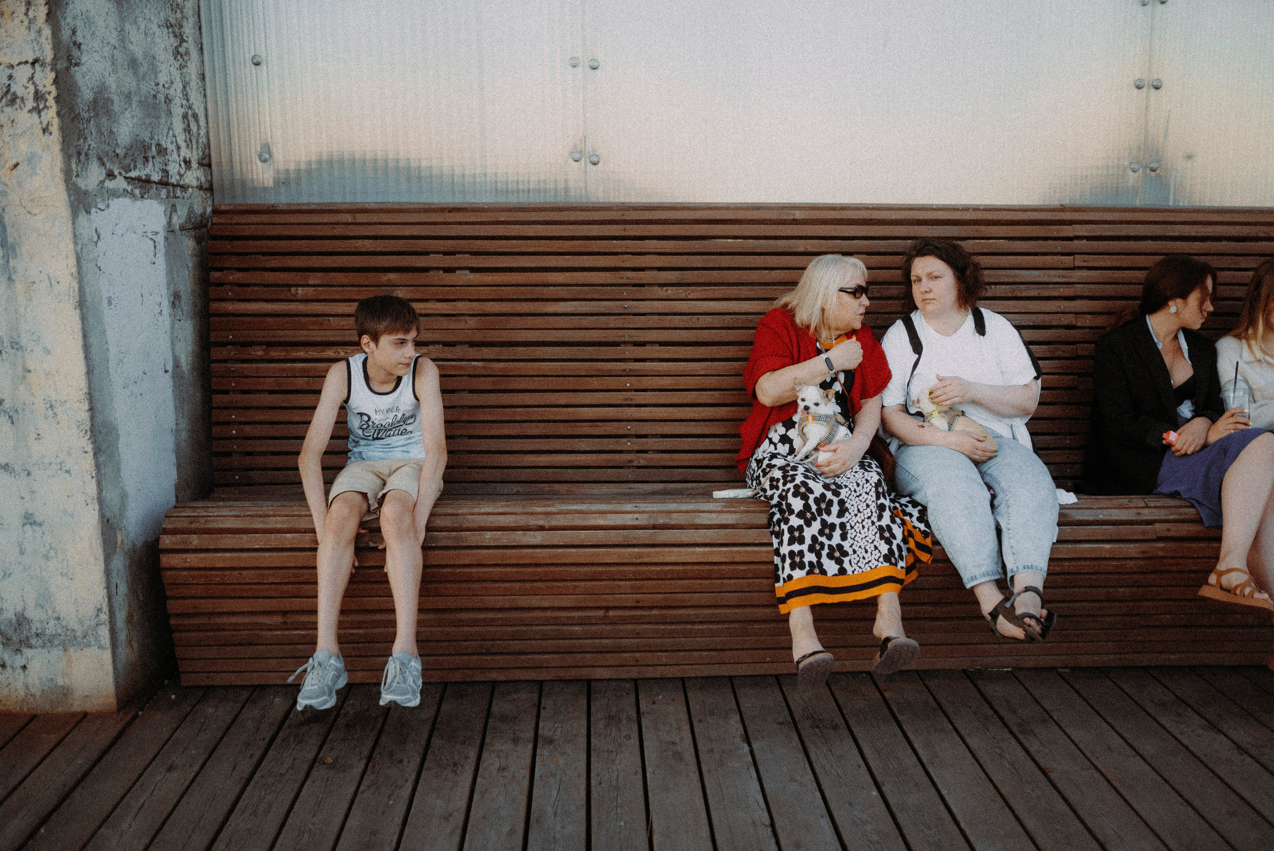 2024. Стрит-фотография, полная абсурда, идиотизма и красоты