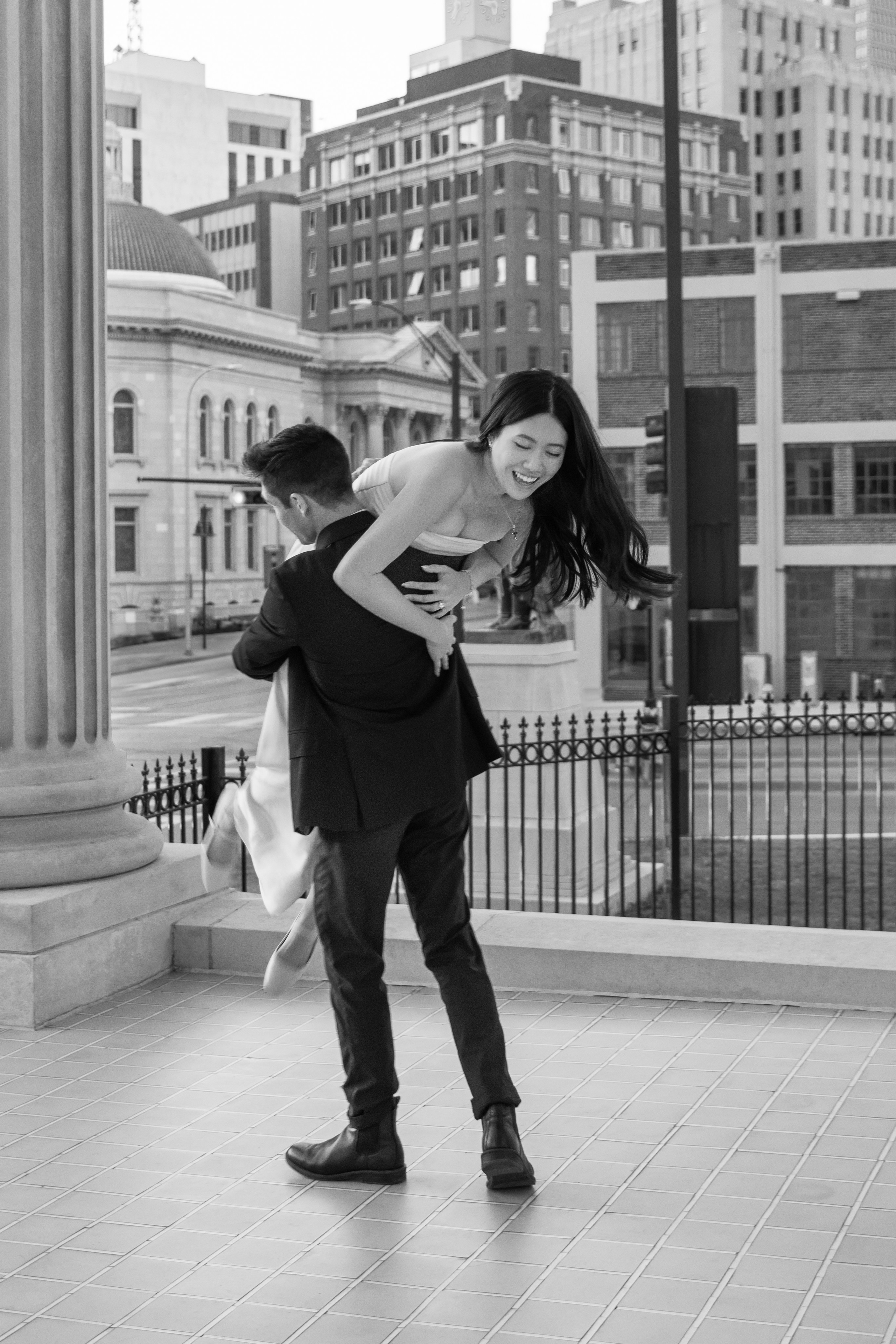 Kelly & Alex’s engagement photoshoot in Downtown Dallas