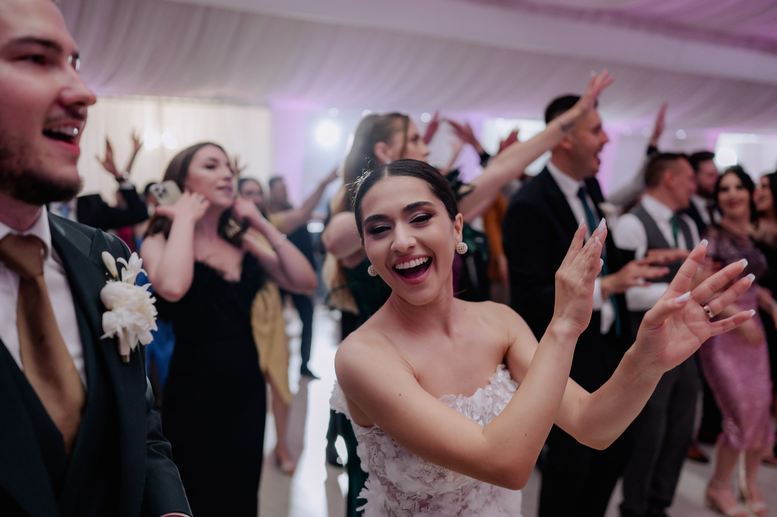 Nunta la Hotel Capitol Iasi. Proud Vision Weddings | Wedding Photography & Film — Servicii profesionale Foto Video Nunta Iasi