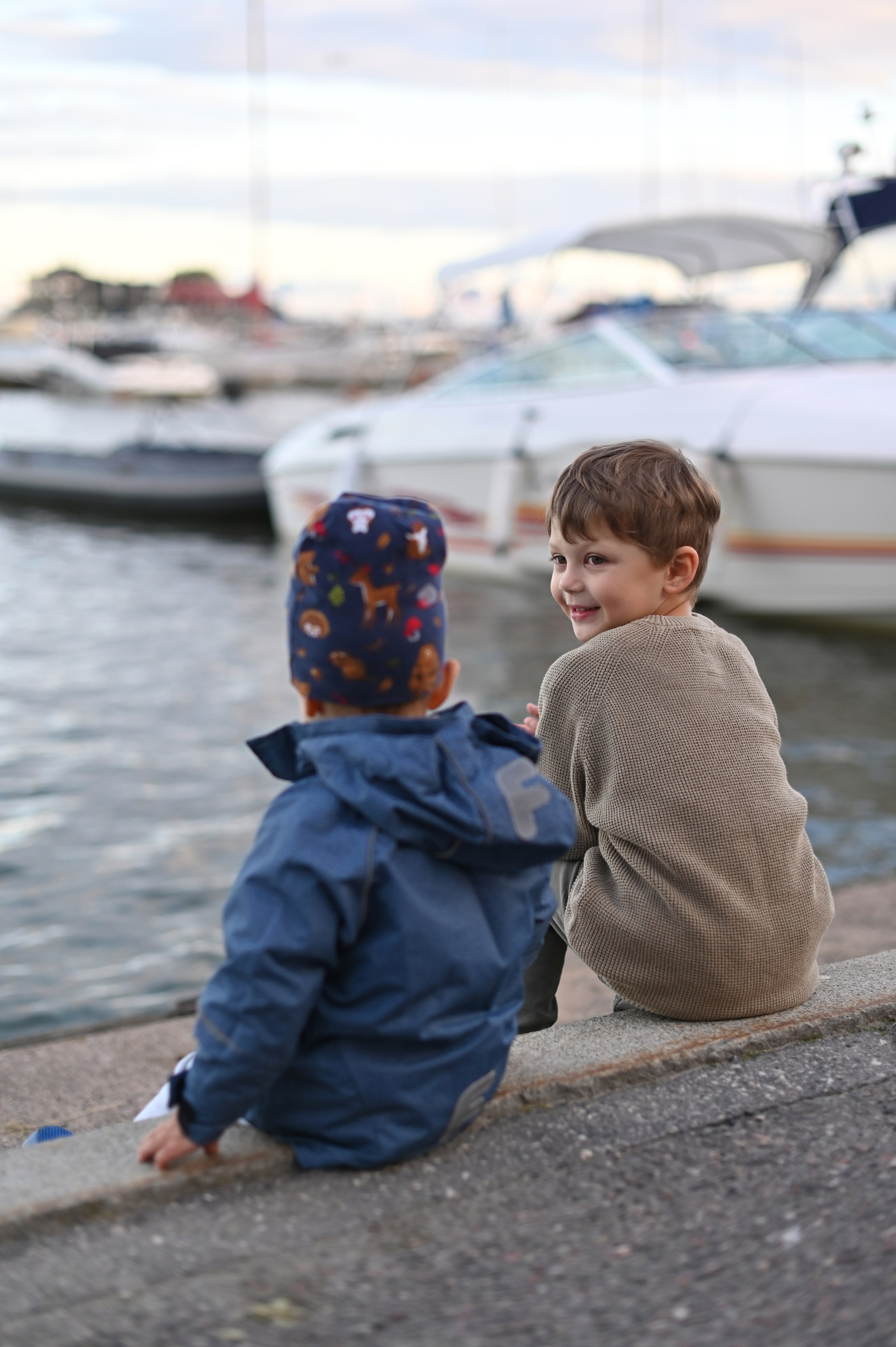 На детской площадке. Детский и семейный фотограф в финляндии дина пулкка. контент фотограф