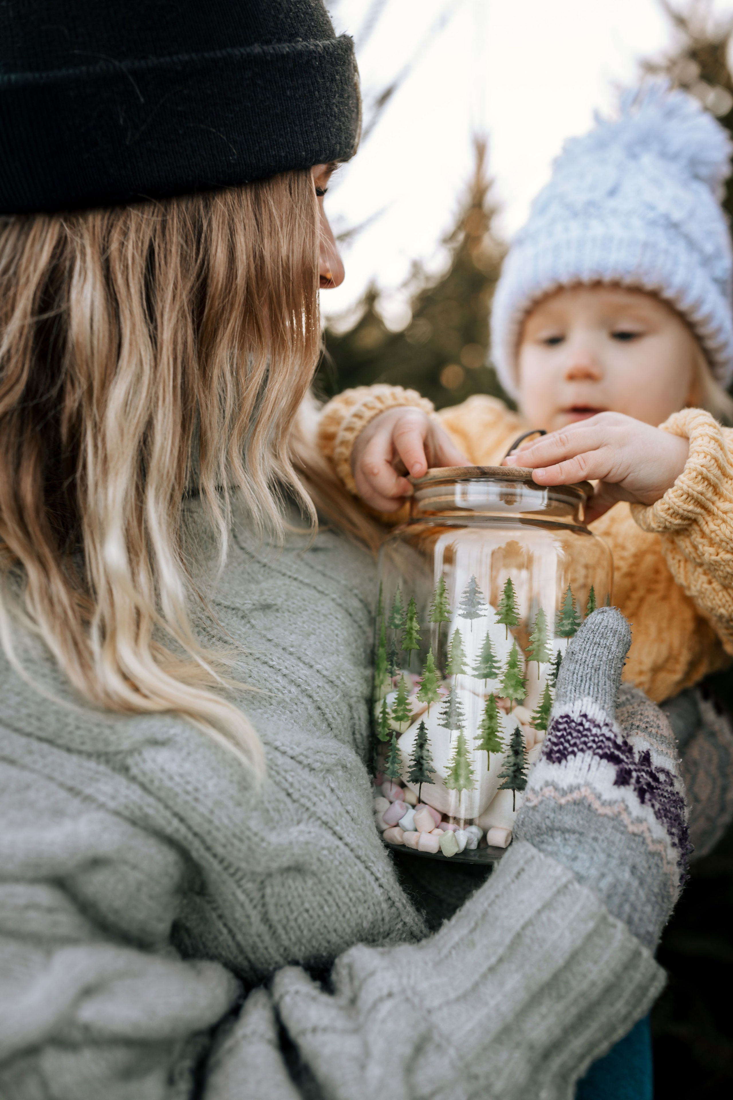 Ziemassvētki eglīšu audzētavā. Home