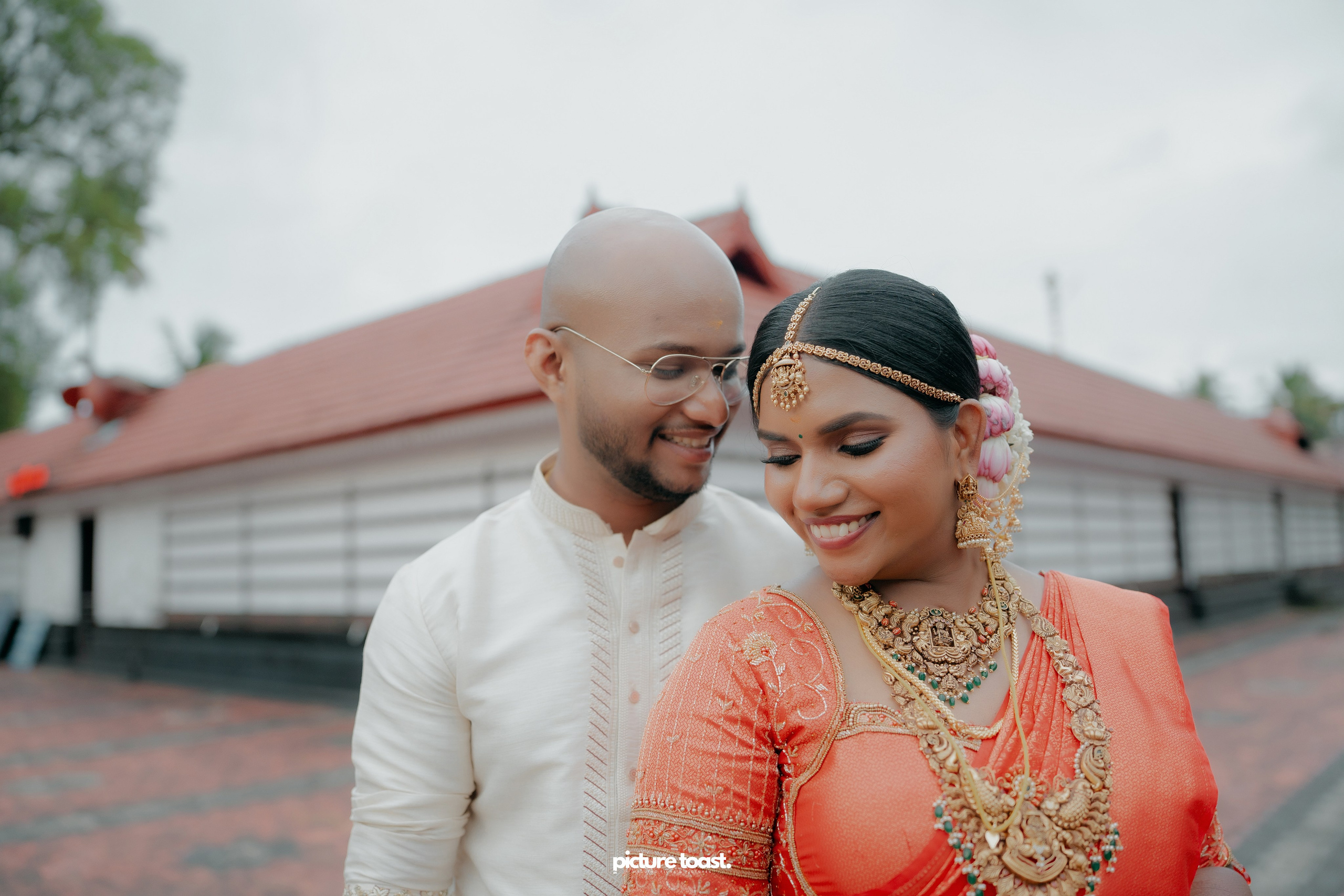 Traditional Kerala Hindu Wedding Ft. Anusree & Vishnu. Fine art Wedding Photographers in India & Canada