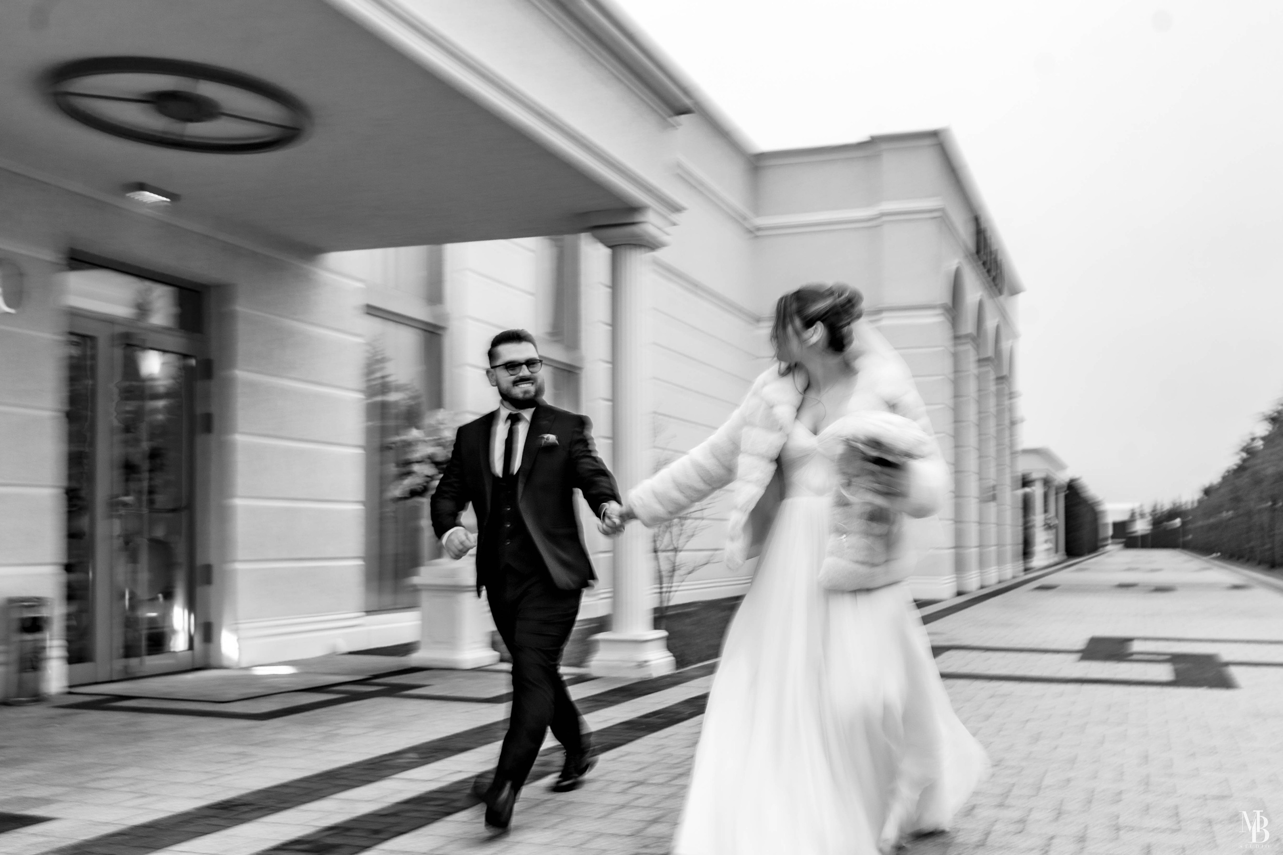 Constantin și Cătălina. MBT STUDIO