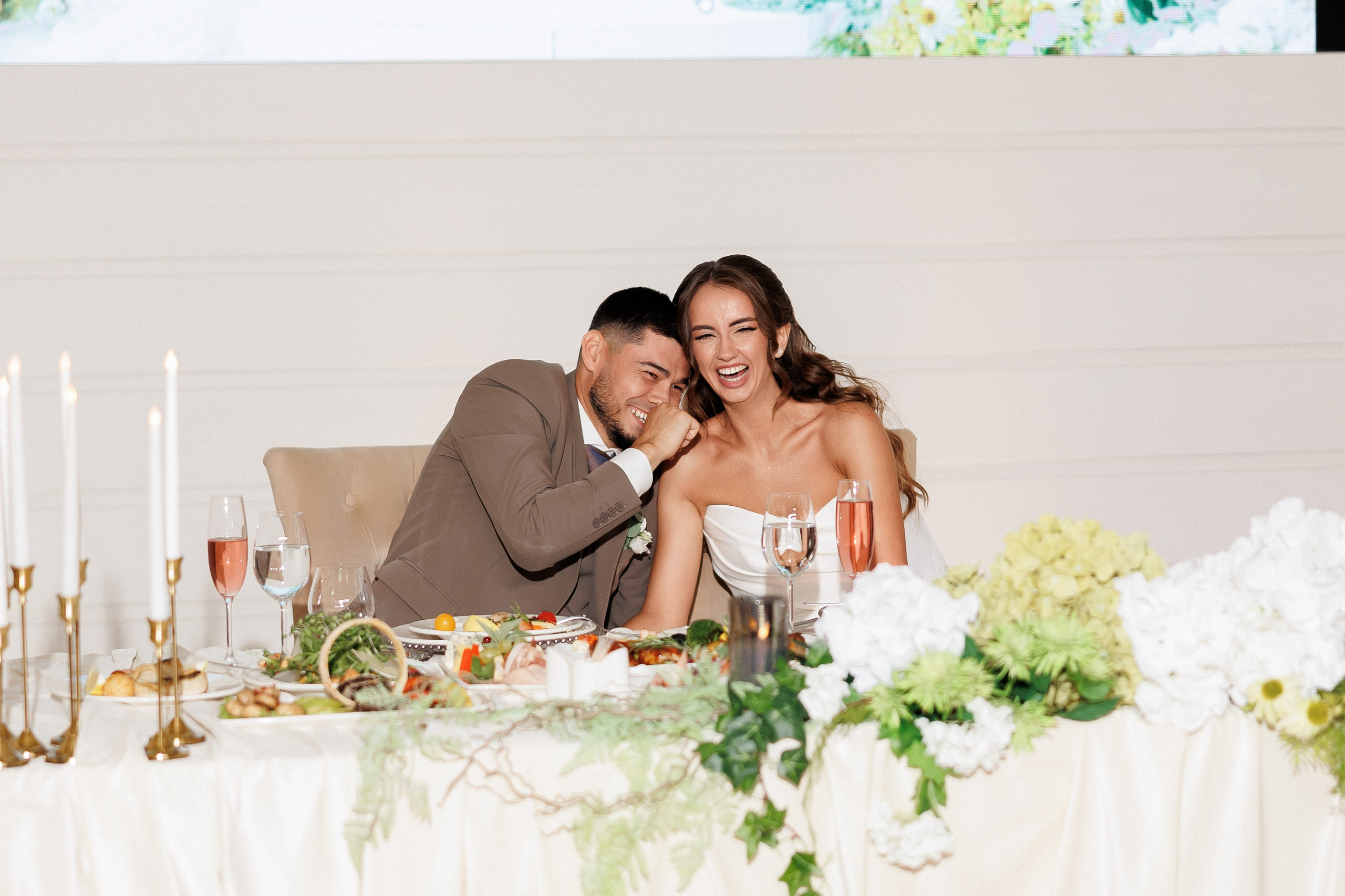 Eugen & Livia — Grand Elysee — Wedding Day. Servicii Foto și Video 067188353