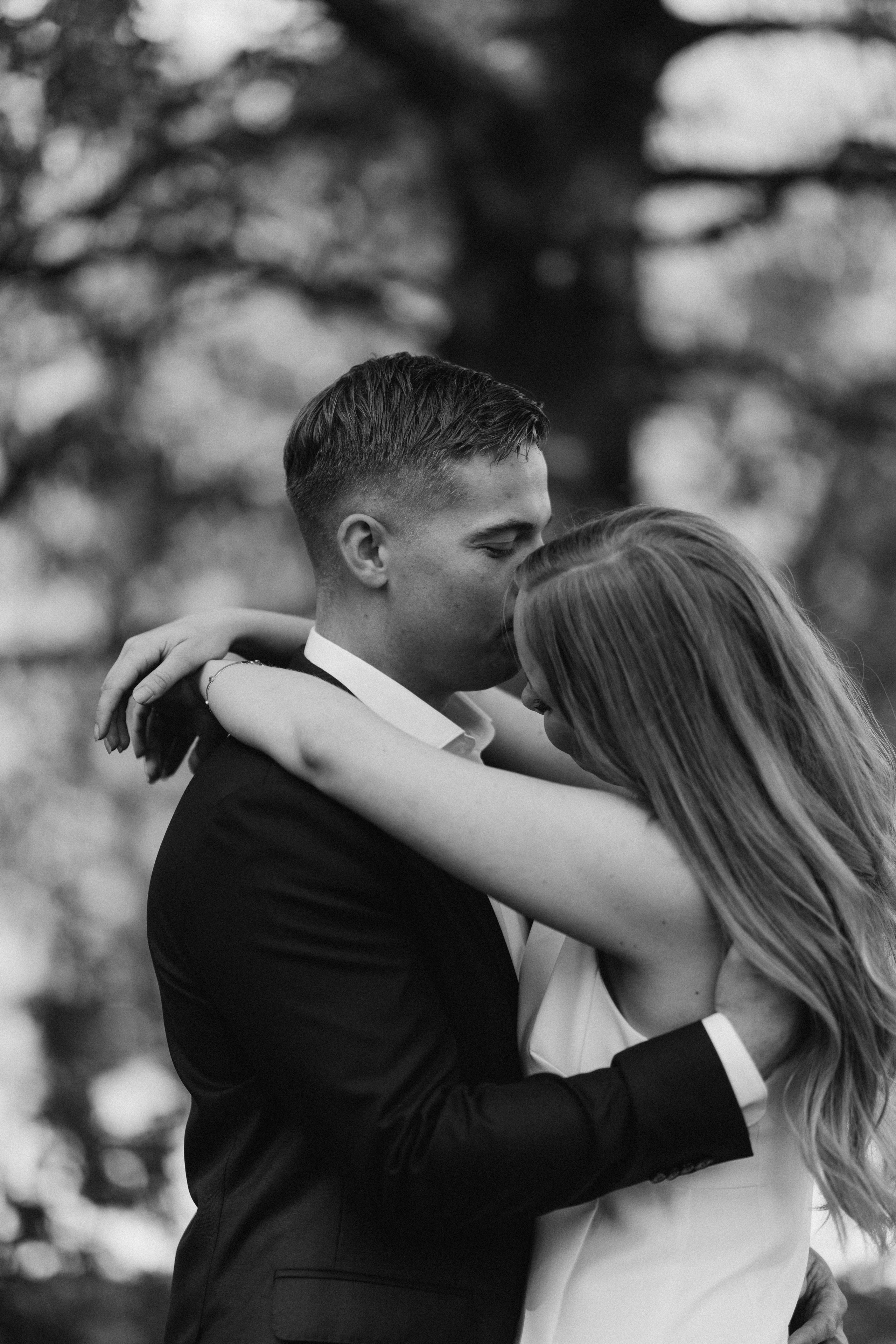 Wedding photo session in Pornainen. Wedding and portrait photographer in Helsinki Vickan O