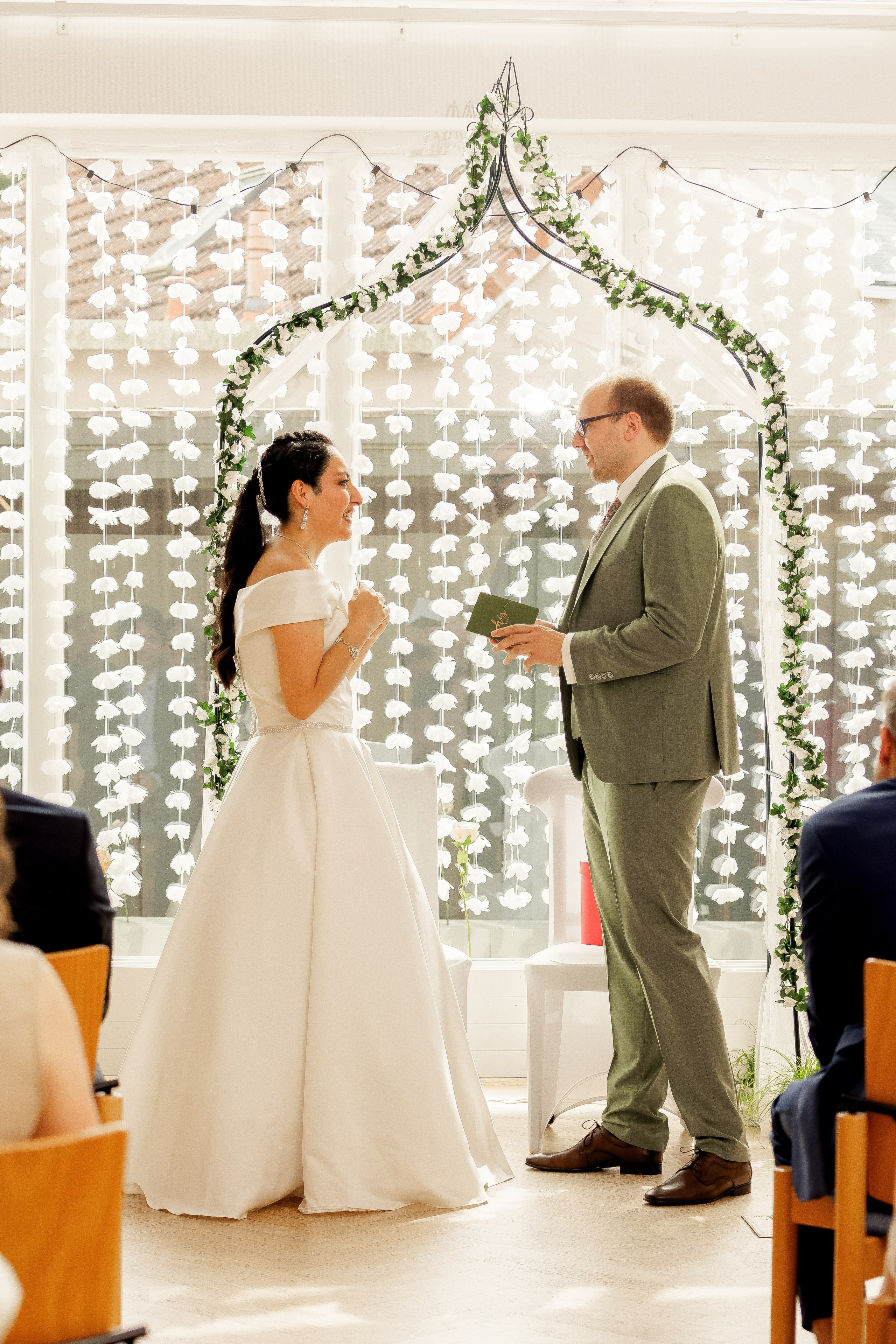 Hochzeitsfotografie im Schloss Ahrensburg | Zeitlose Eleganz in Schleswig-Holsteins Gärten. Hochzeitsfotograf und Hochzeitsvideograf aus Hamburg | Roka21Film