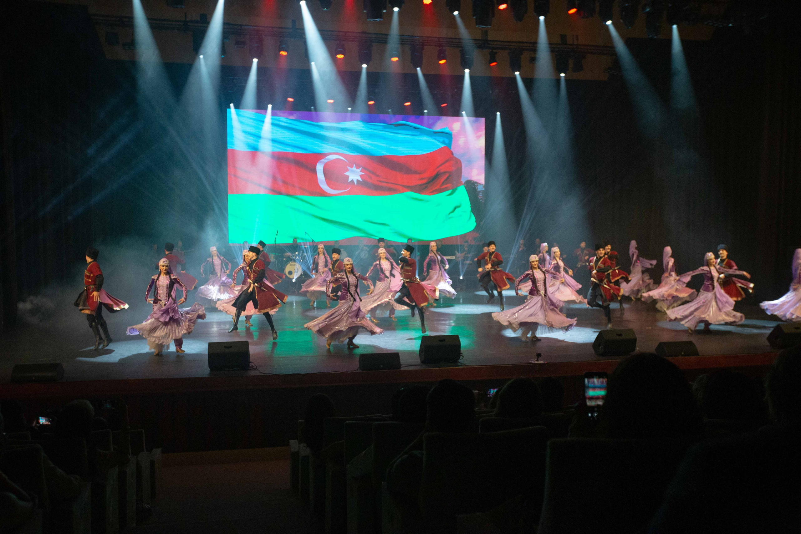 STATE DANCE ENSEMBLE. Wedding&Event photographer Ismail Rzayev in Baku