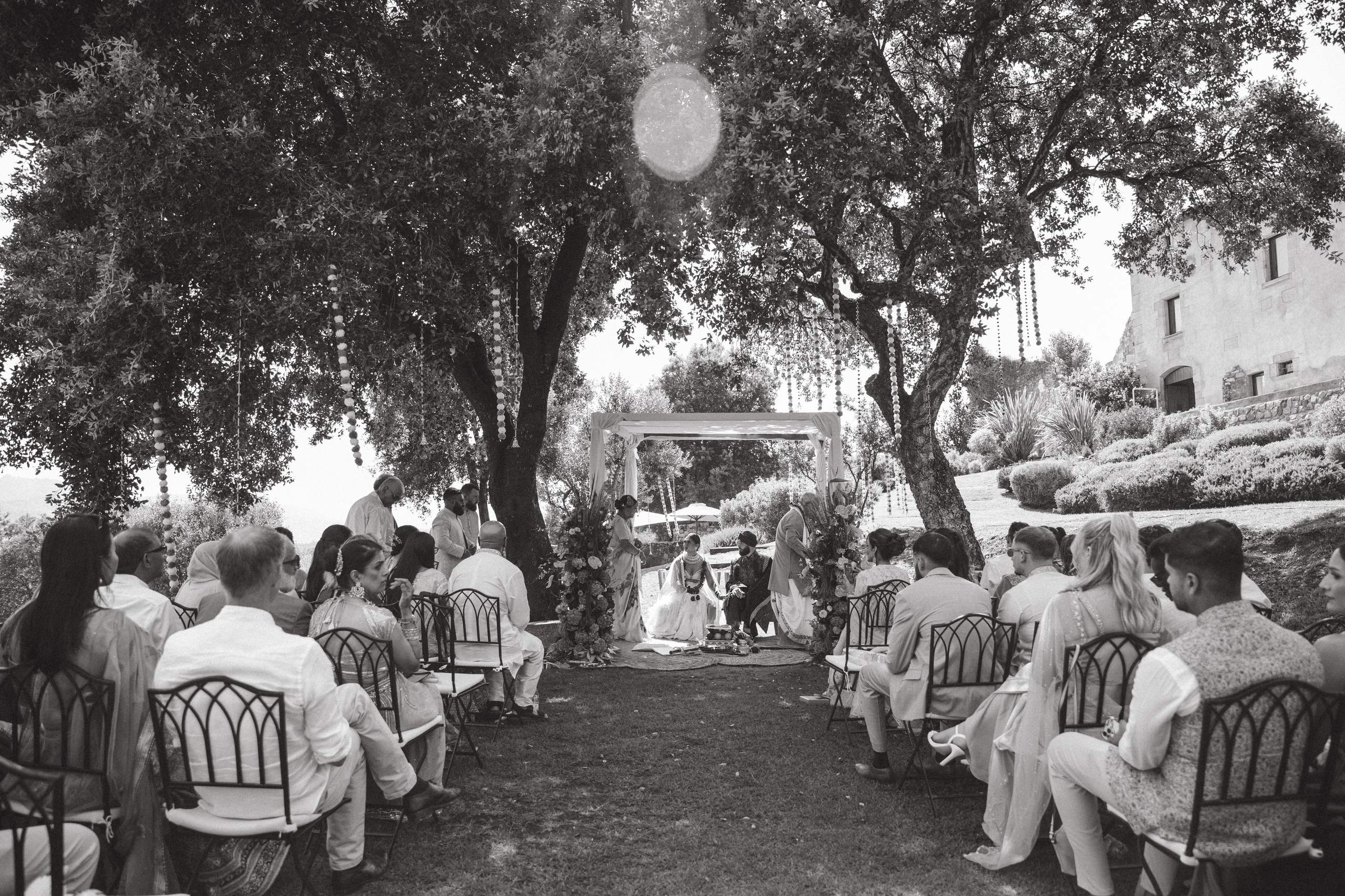 Patrik & Naomi. Monestir Sant Salvi. Paola wedding photographer / videographer in Barcelona