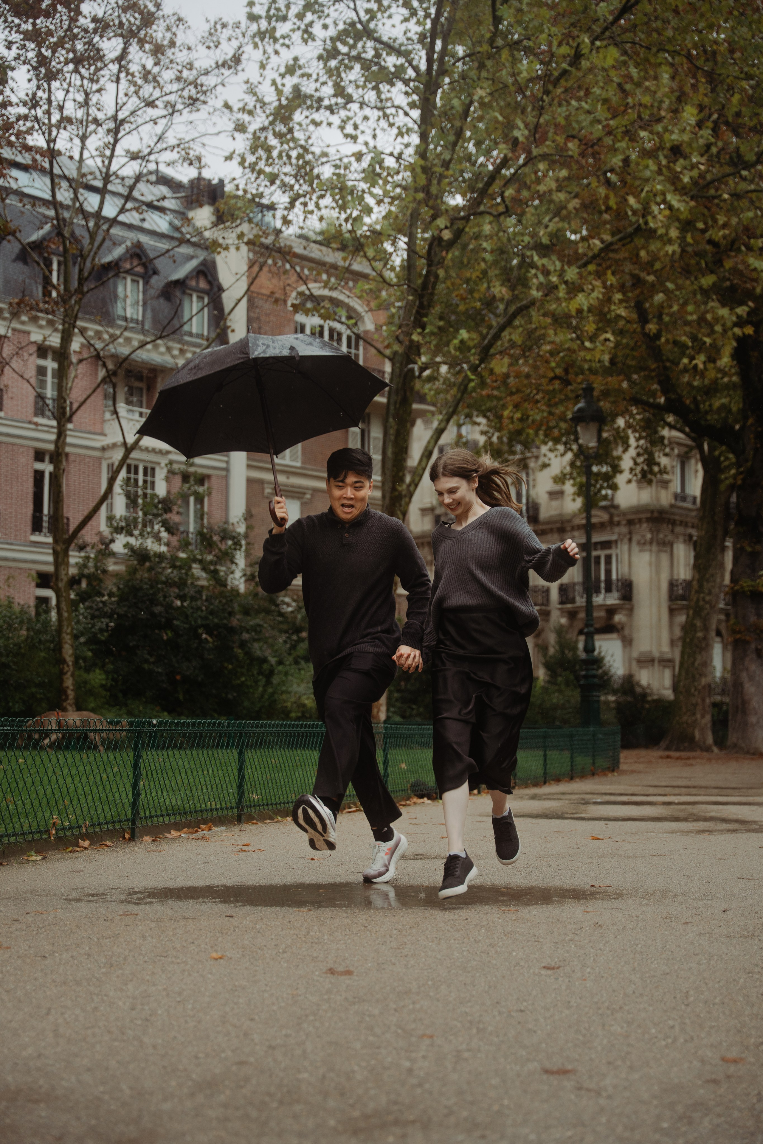 Margaret & Max in Rainy Paris. Фотограф в Париже Полина Осипова