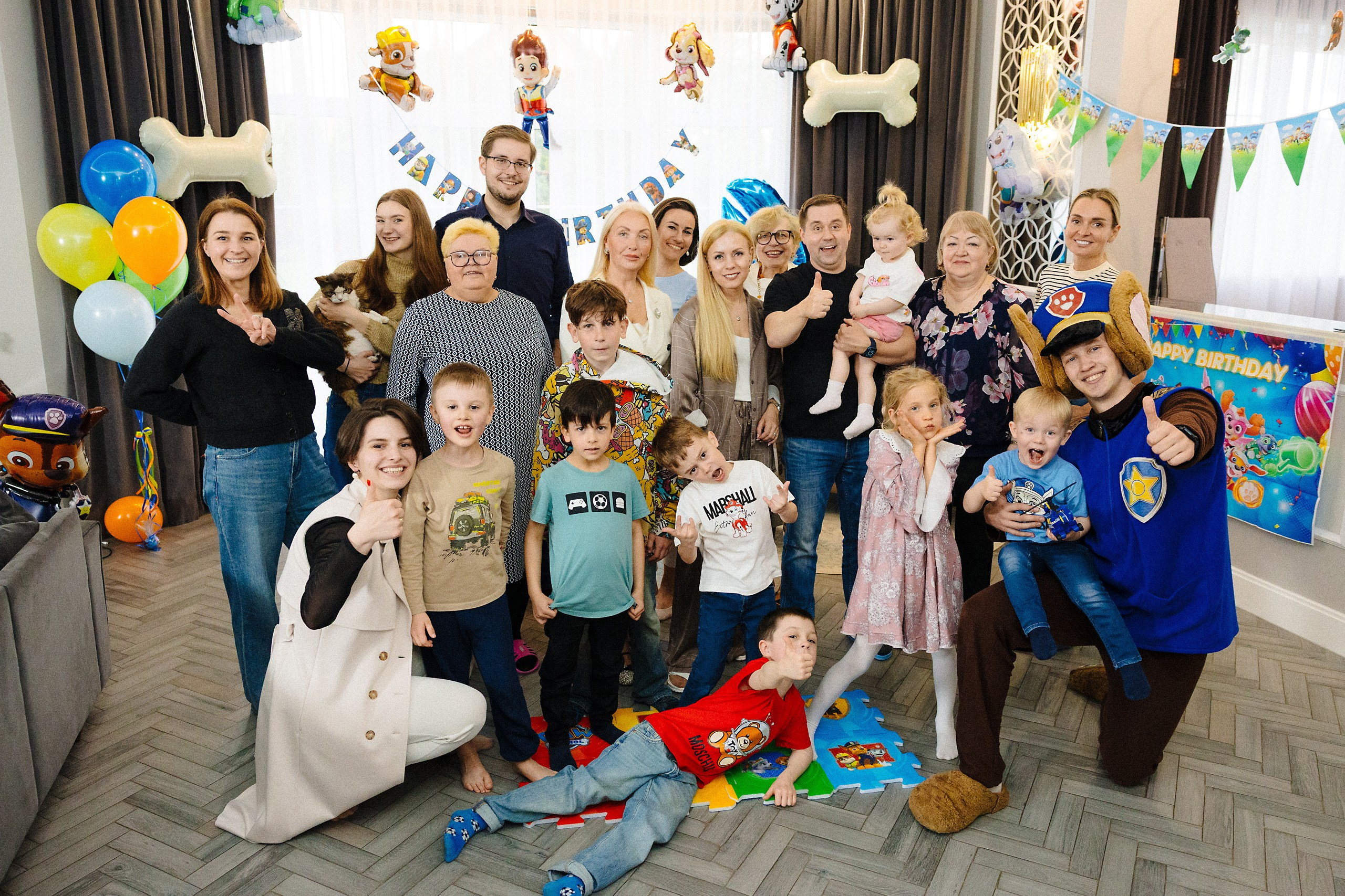 Фотосъёмка детского дня рождения с аниматором и фольгированной дискотекой в Риге. Евгений Тимофеев | Свадебный и контент-фотограф и видеограф в Риге