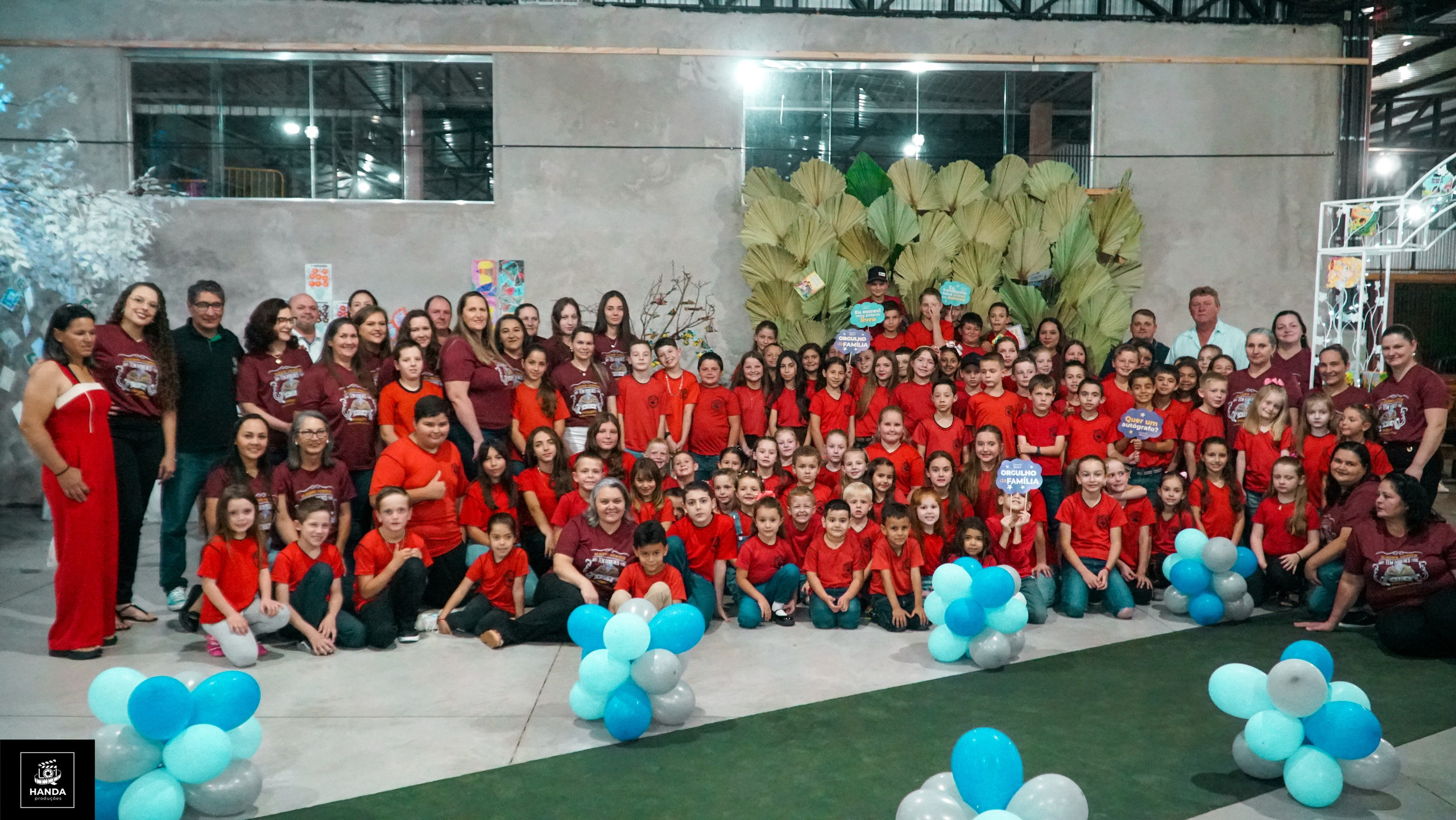 Noite autógrafos colégio Aurélio Buarque de Holanda. Handa Produções