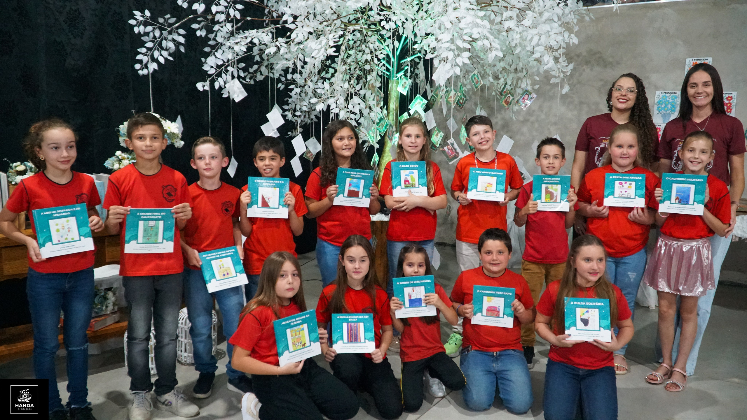 Noite autógrafos colégio Aurélio Buarque de Holanda. Handa Produções