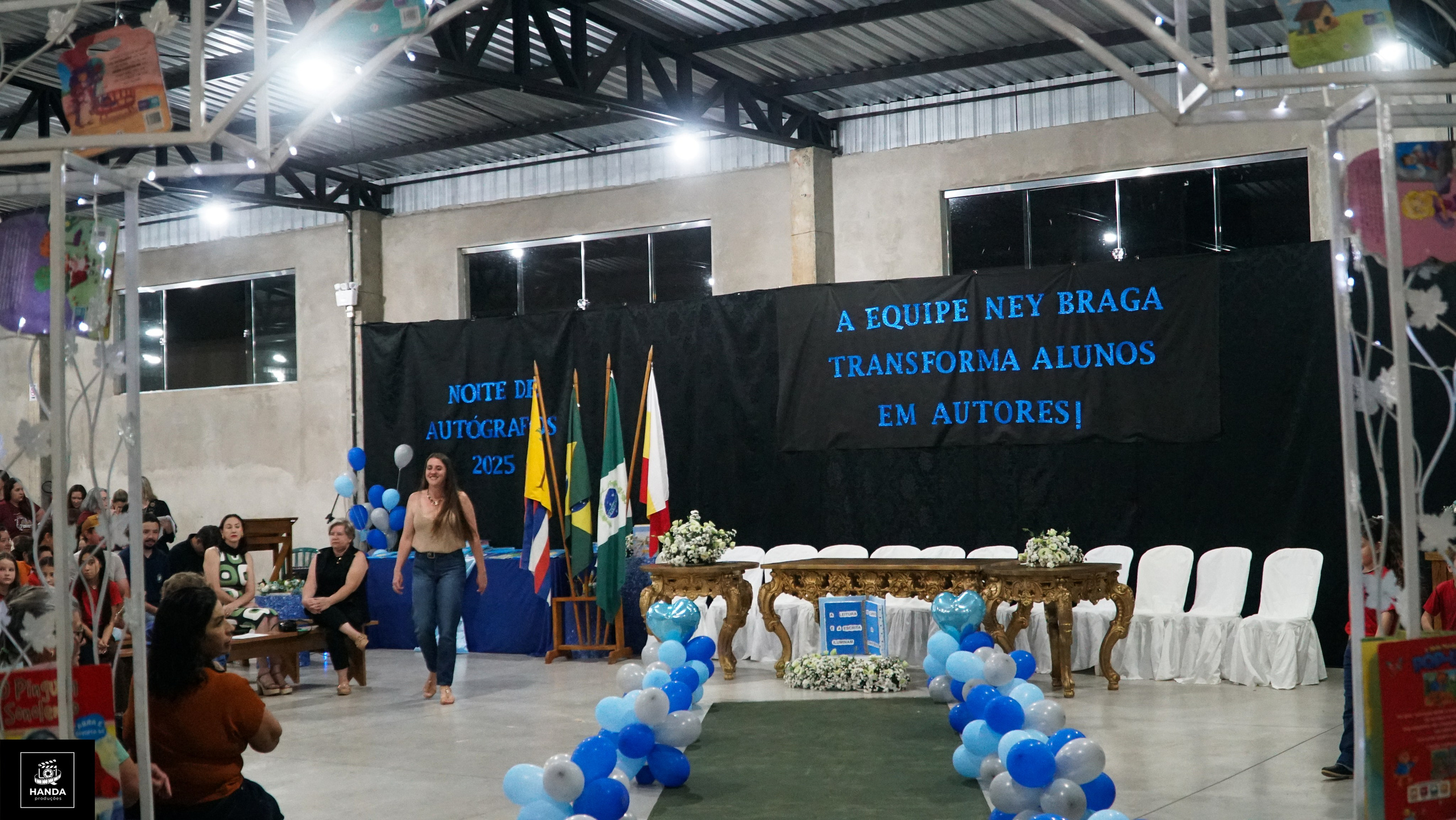 Noite autógrafos colégio Aurélio Buarque de Holanda. Handa Produções