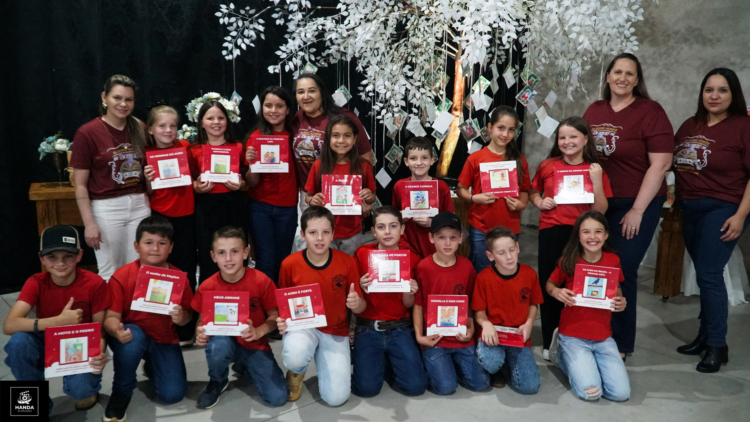Noite autógrafos colégio Aurélio Buarque de Holanda. Handa Produções