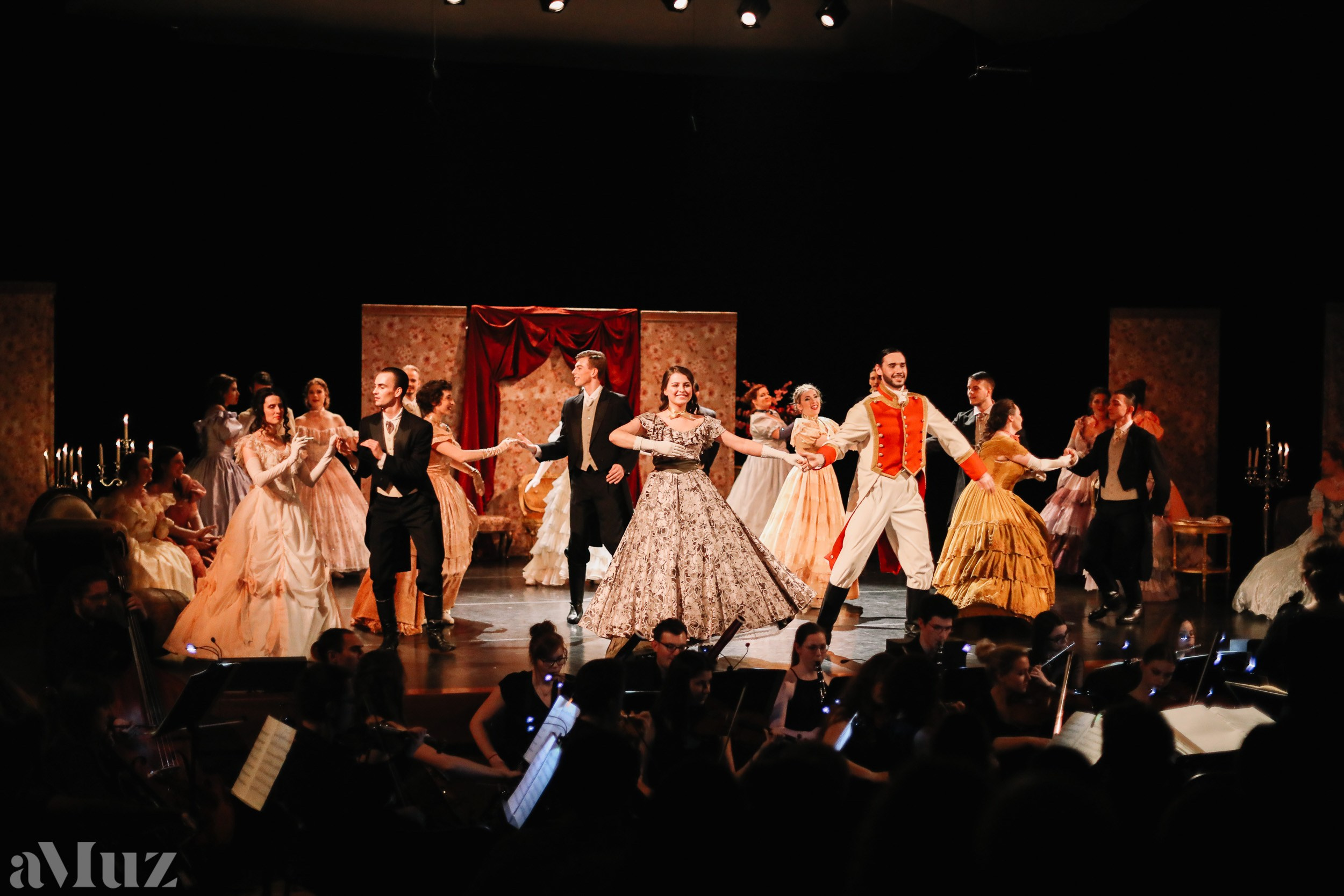 Opera Łąkowa. Fotograf Ślubny Warszawa - Sesje Biznesowe Rodzinne Eventy