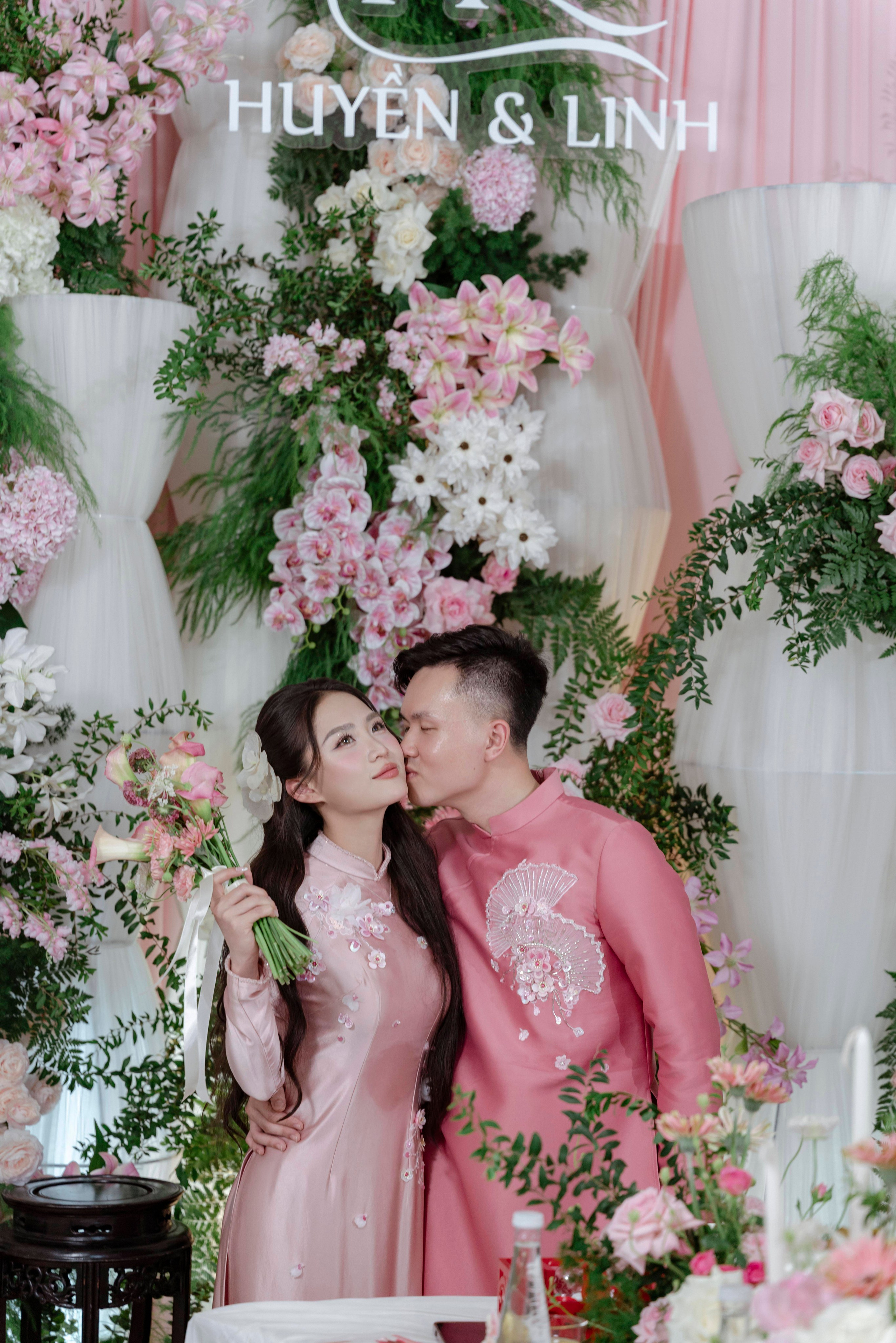 LINH & HUYEN. WEDDING PHOTOGRAPHER IN VIETNAM