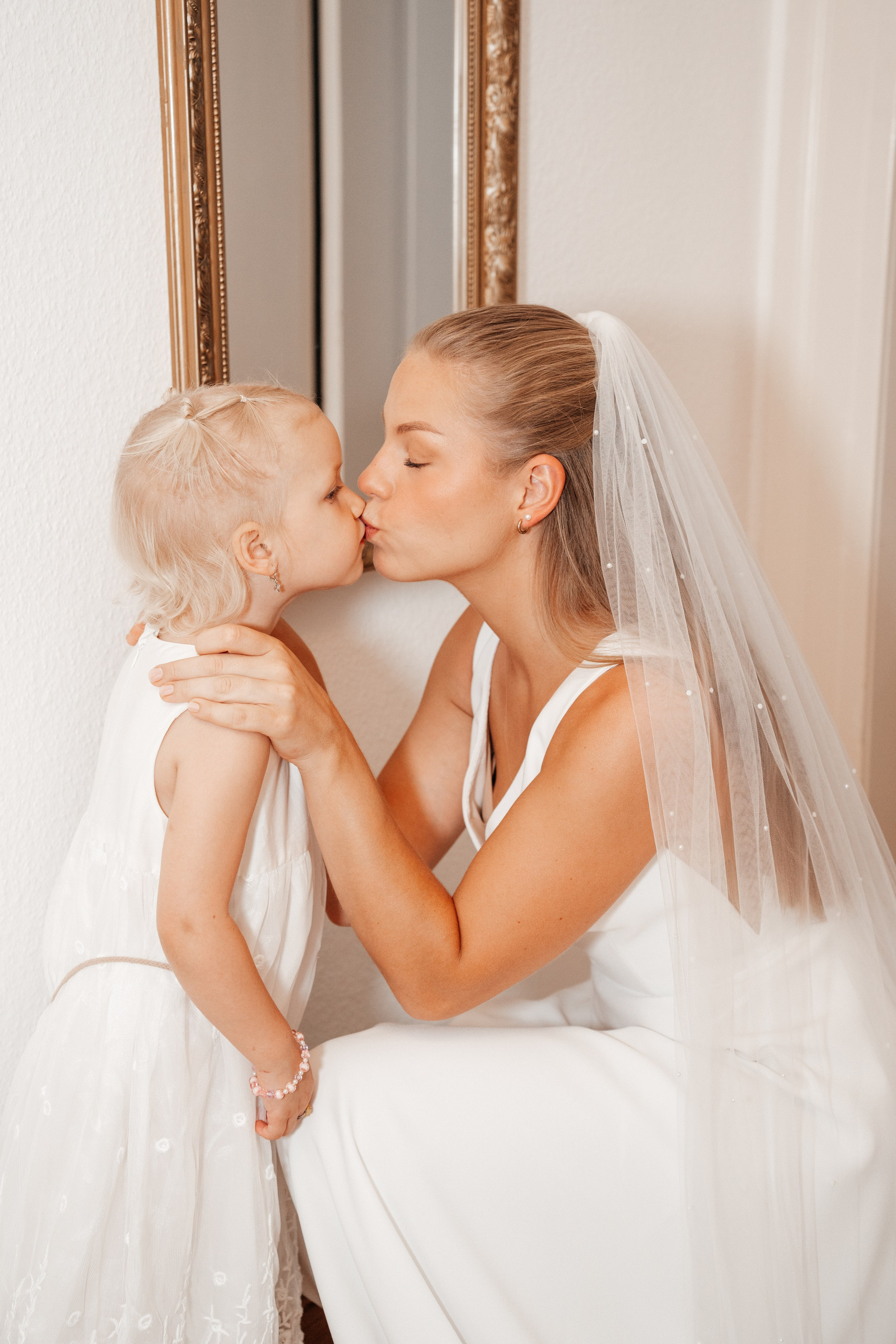 H & S, AVERDUNKSHOF. Wedding Photographer Germany