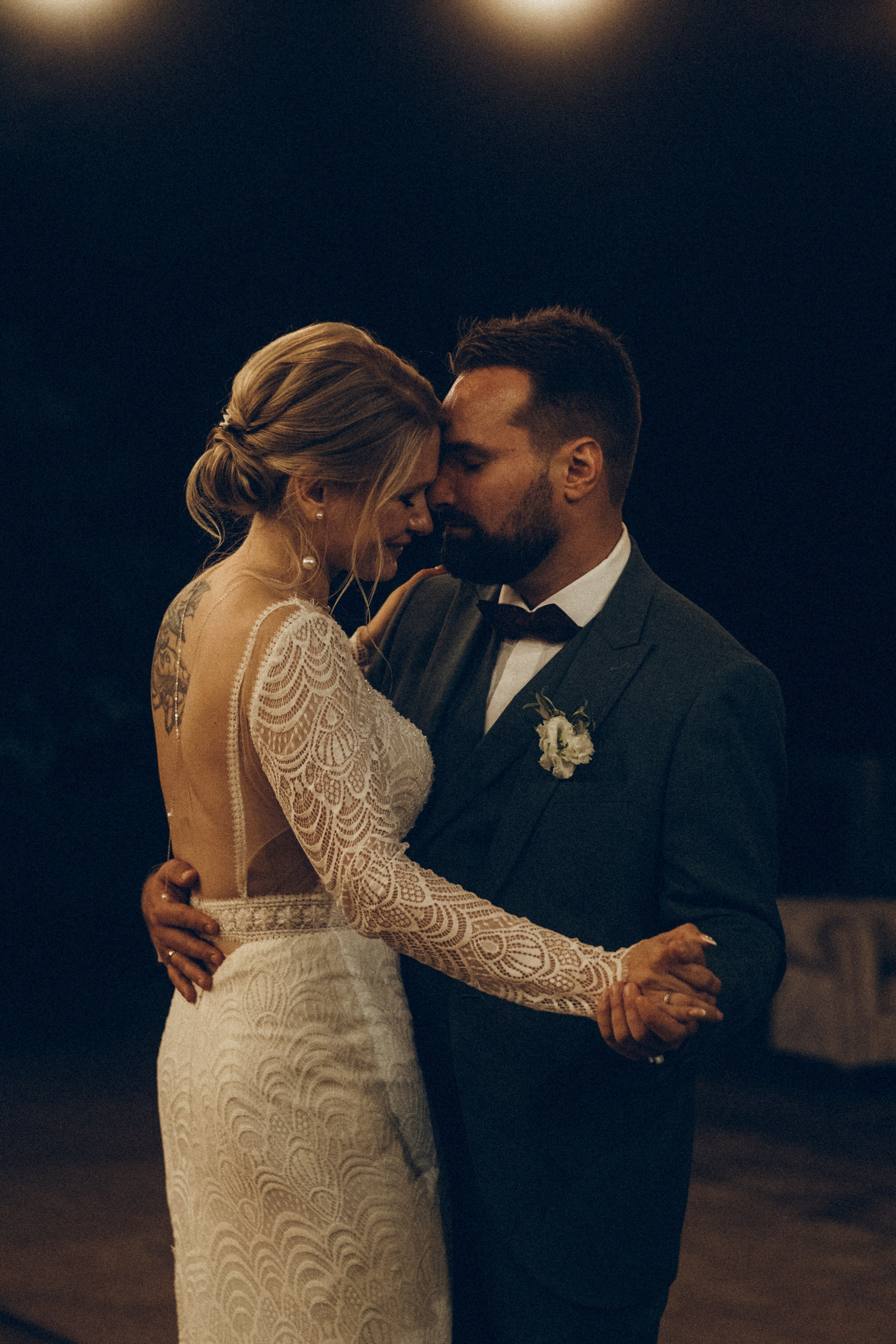 Nadezhda & Dmitry. Masia Mas Coll. Paola wedding photographer / videographer in Barcelona