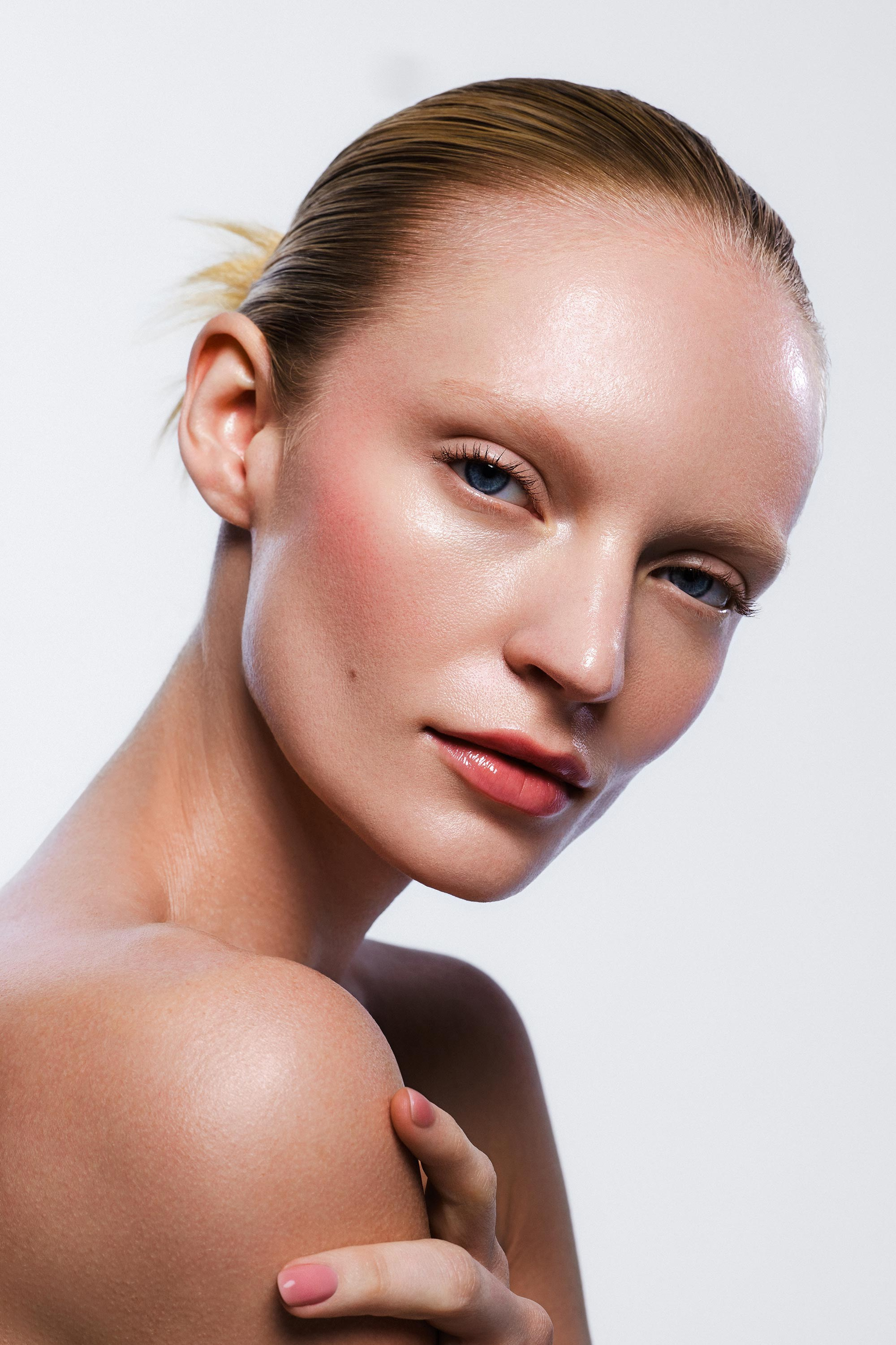 BEAUTY. Beauty, Fashion and Editorial Retoucher