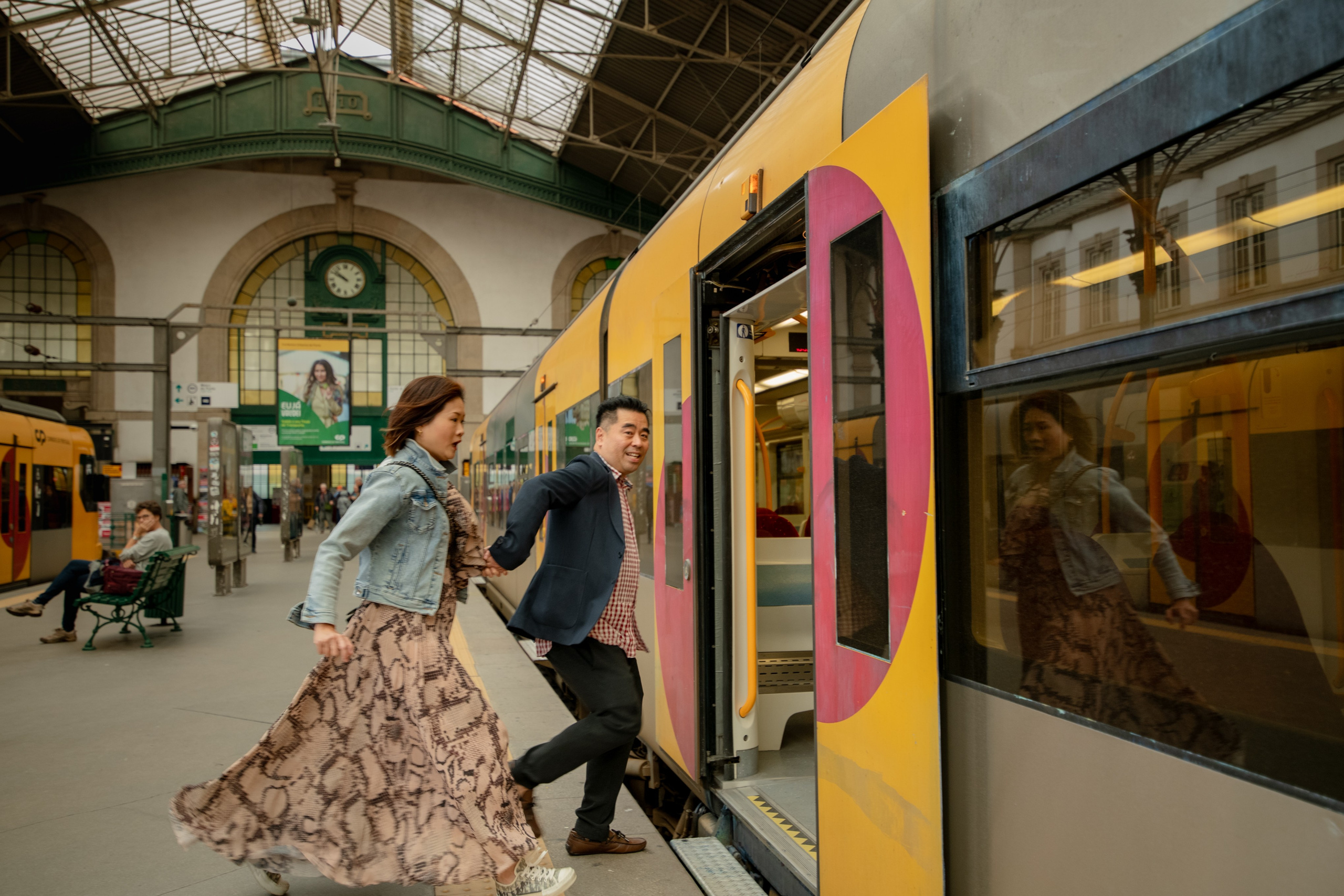 YOKE and ALFRED. Walking in Porto after the rain. Anastasiia Antoniuk portrait, family and couple photographer, Portugal