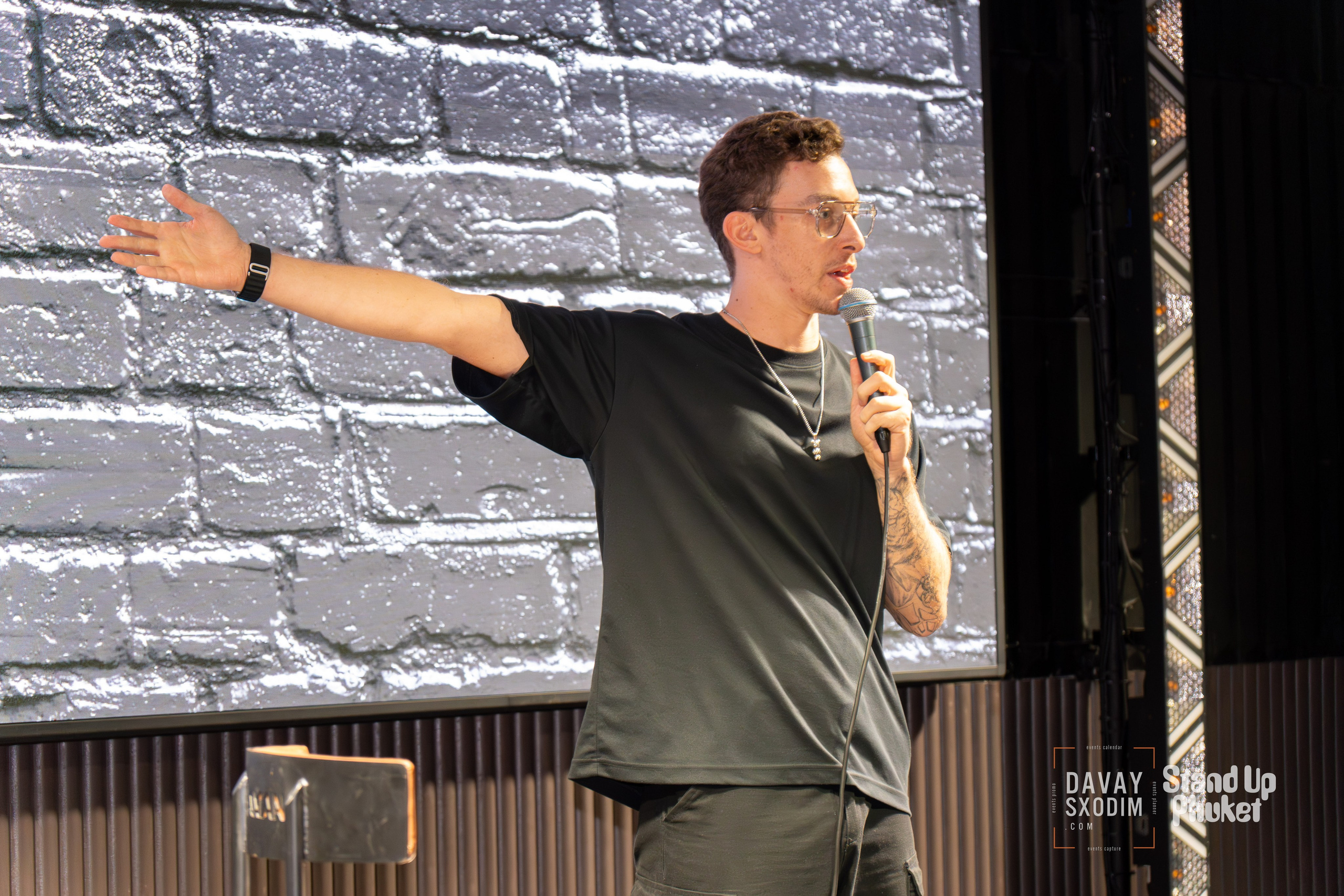 Standup Влада Лапина | Фоторепортаж | Афиша | DAVAYSXODIM.com PHUKET. АФИША|ФОТОРЕПОРТАЖИ|ИВЕНТЫ|ПХУКЕТ