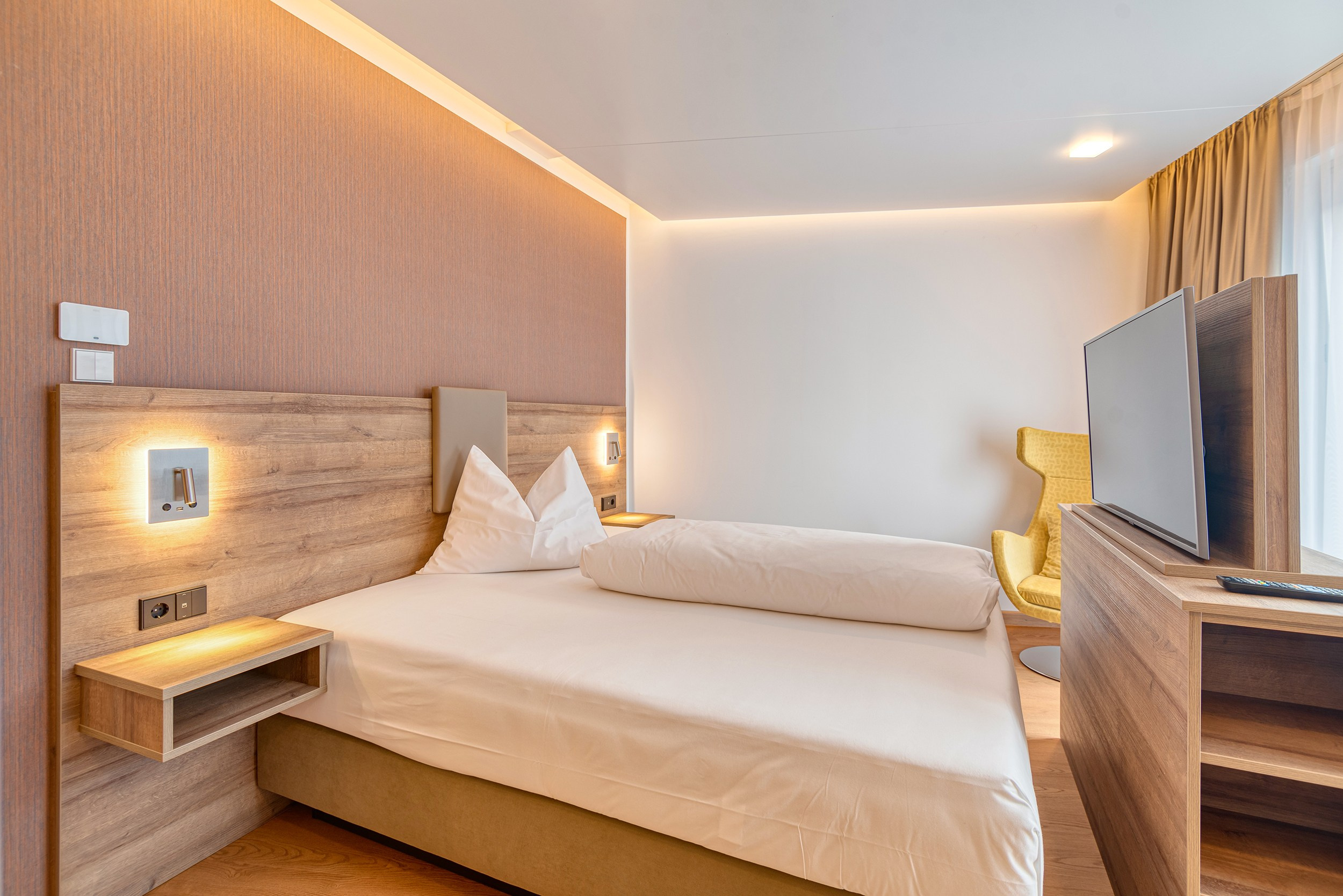 Beautiful photo shoot in Munich for a hotel WESTSIDE Hotel Garni. Photographer in Yerevan