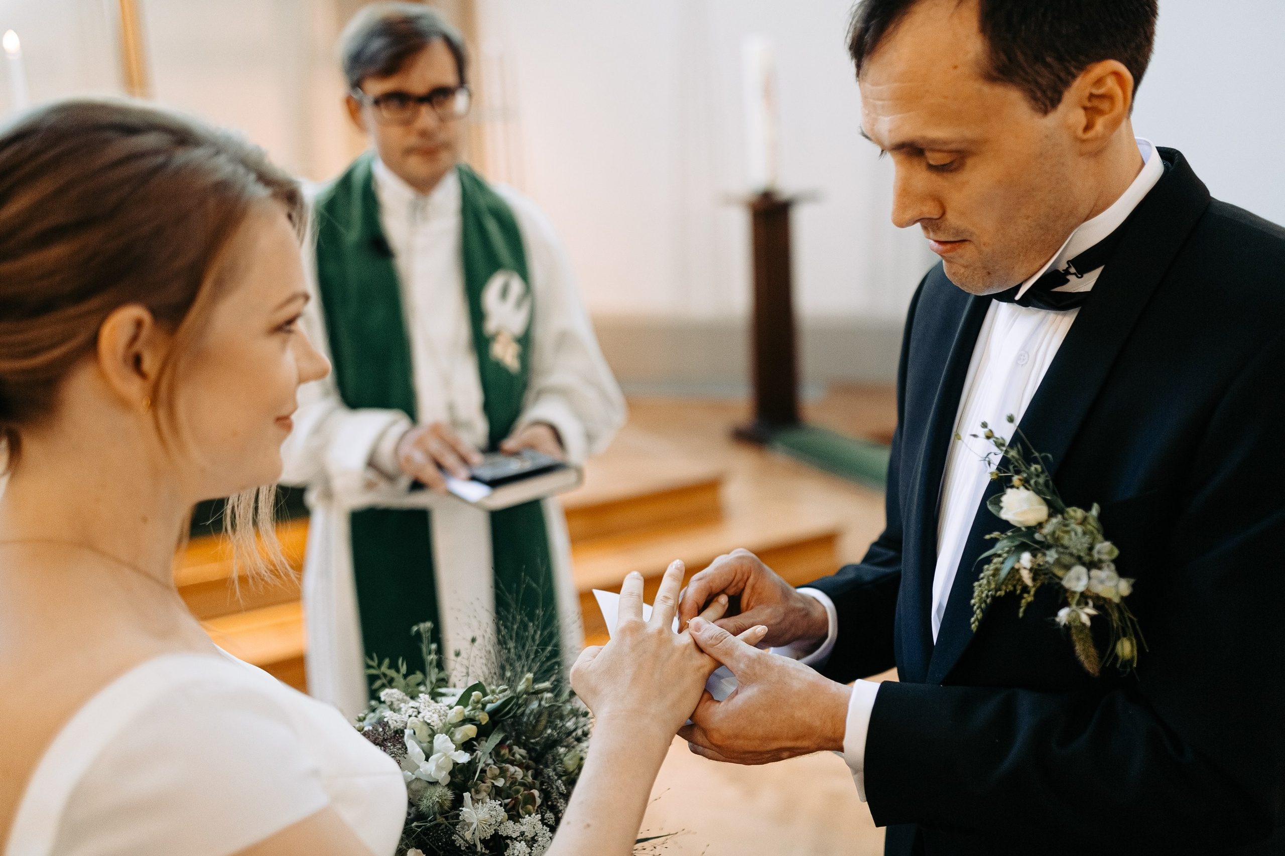 DIEVS SIRDĪ UN VĒJŠ MATOS