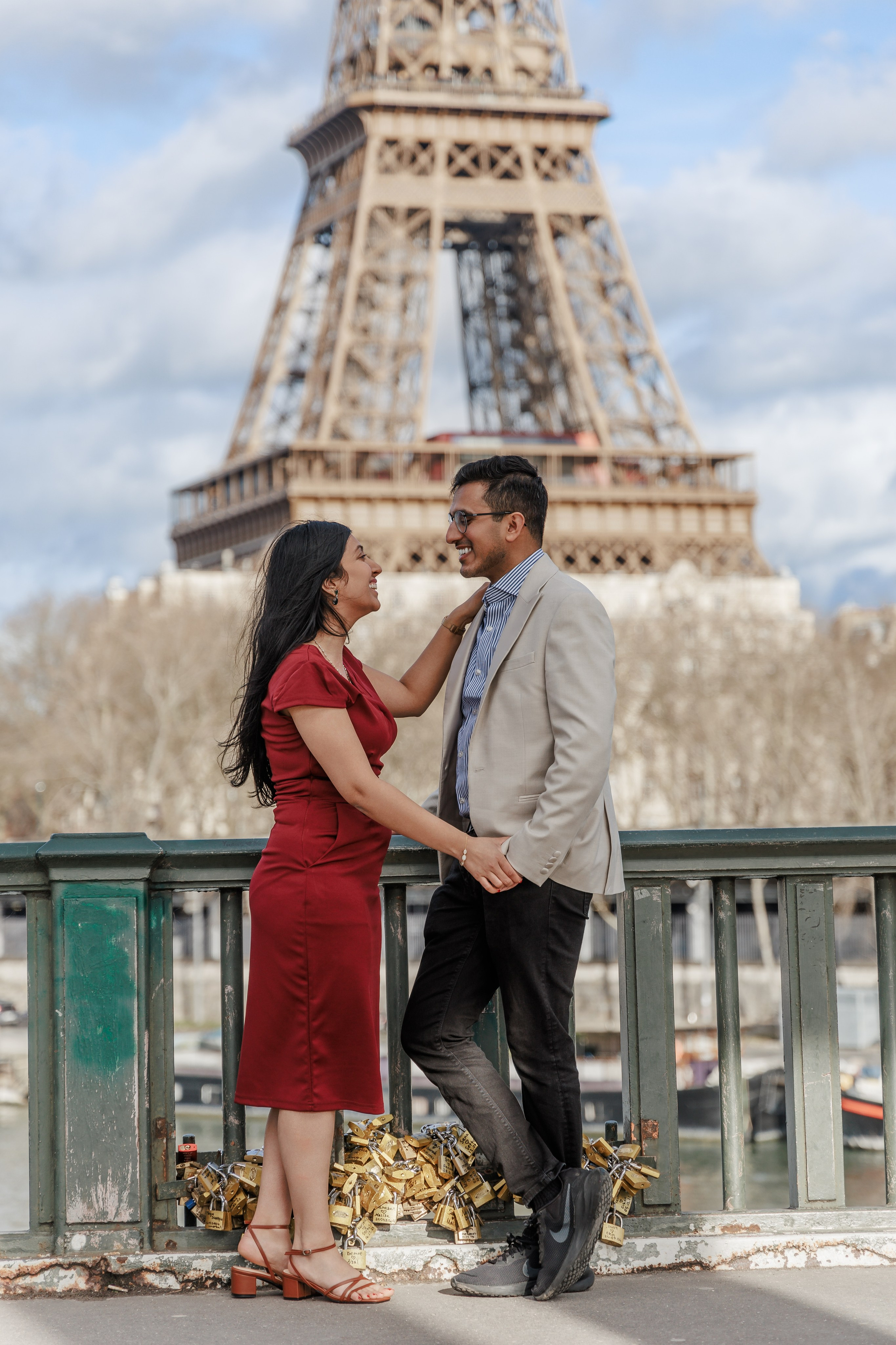 Bir-Hakeim Bridge in Paris — The Iconic Location for Luxury Proposal & Elopement Photography. Photographe à Paris