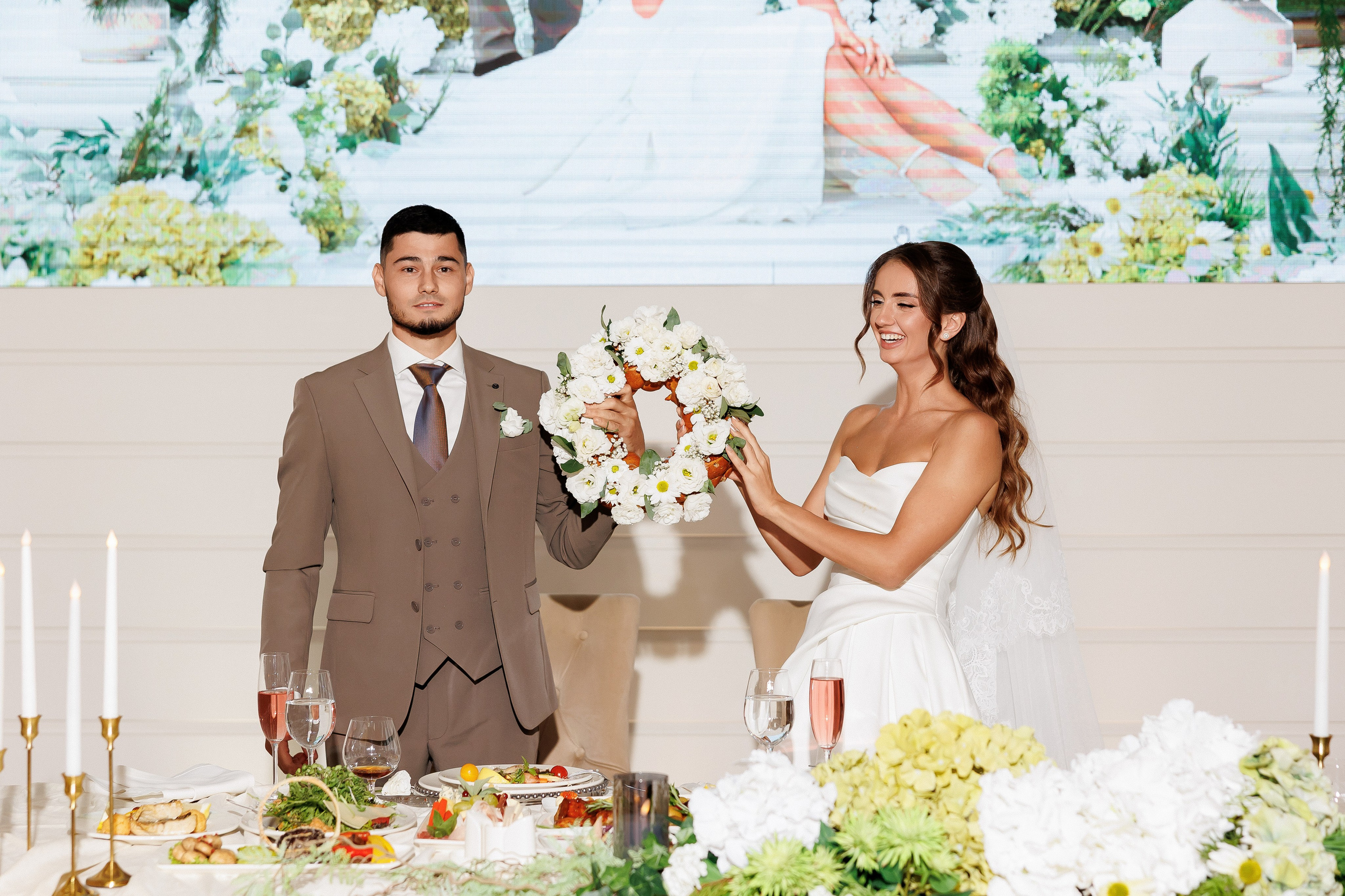 Eugen & Livia — Grand Elysee — Wedding Day. Servicii Foto și Video 067188353