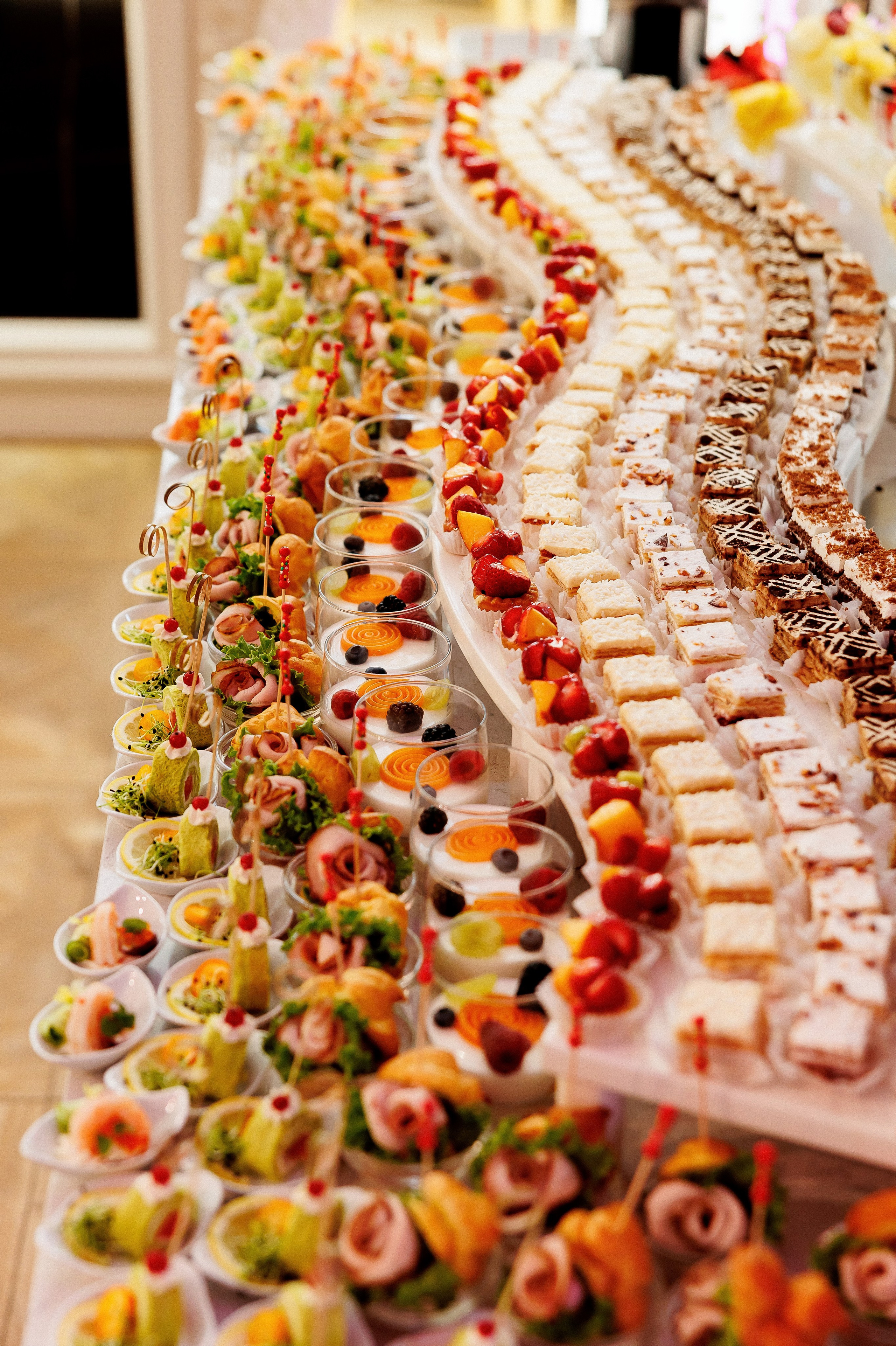 Eugen & Livia — Grand Elysee — Wedding Day. Servicii Foto și Video 067188353