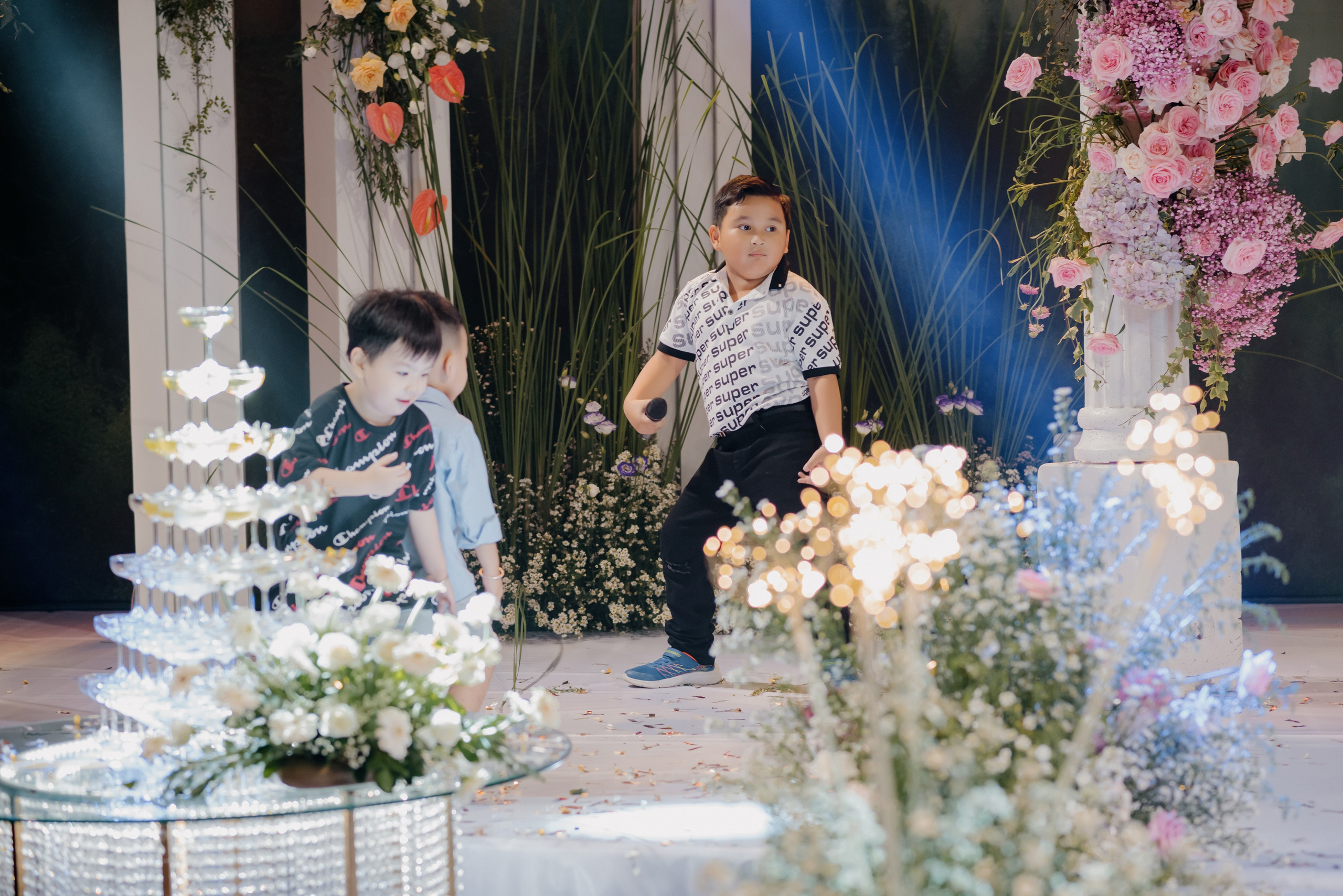 KHANG & QUYEN / Lavela Hotel. Saigon Wedding Present | Art Beyond Moments