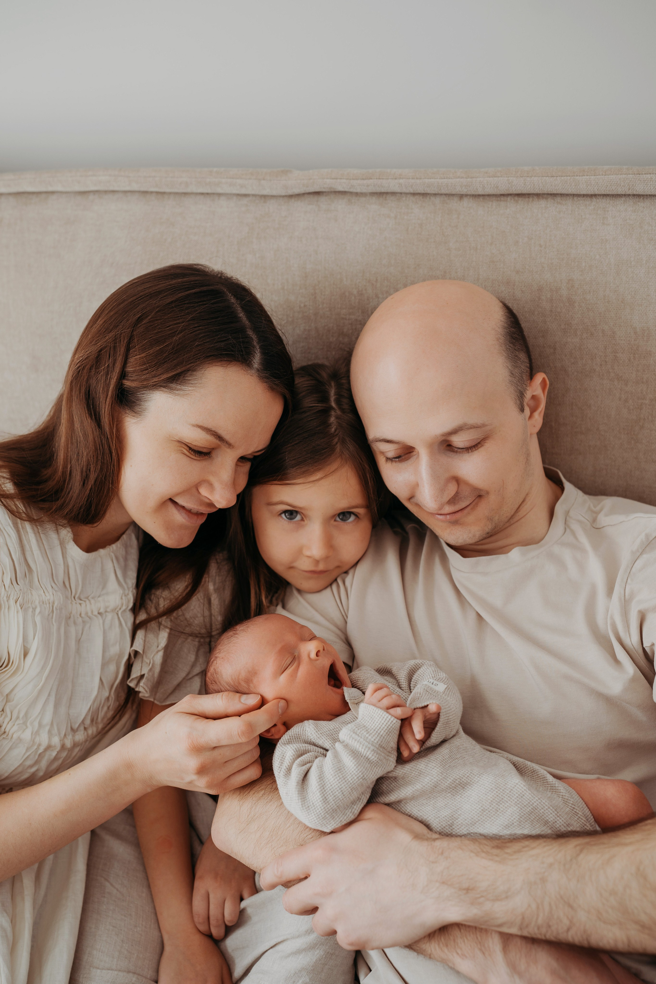 Лео и Соня (10 дней и 5 лет). Фотограф новорожденных и детей первого года Евгения Михалькевич