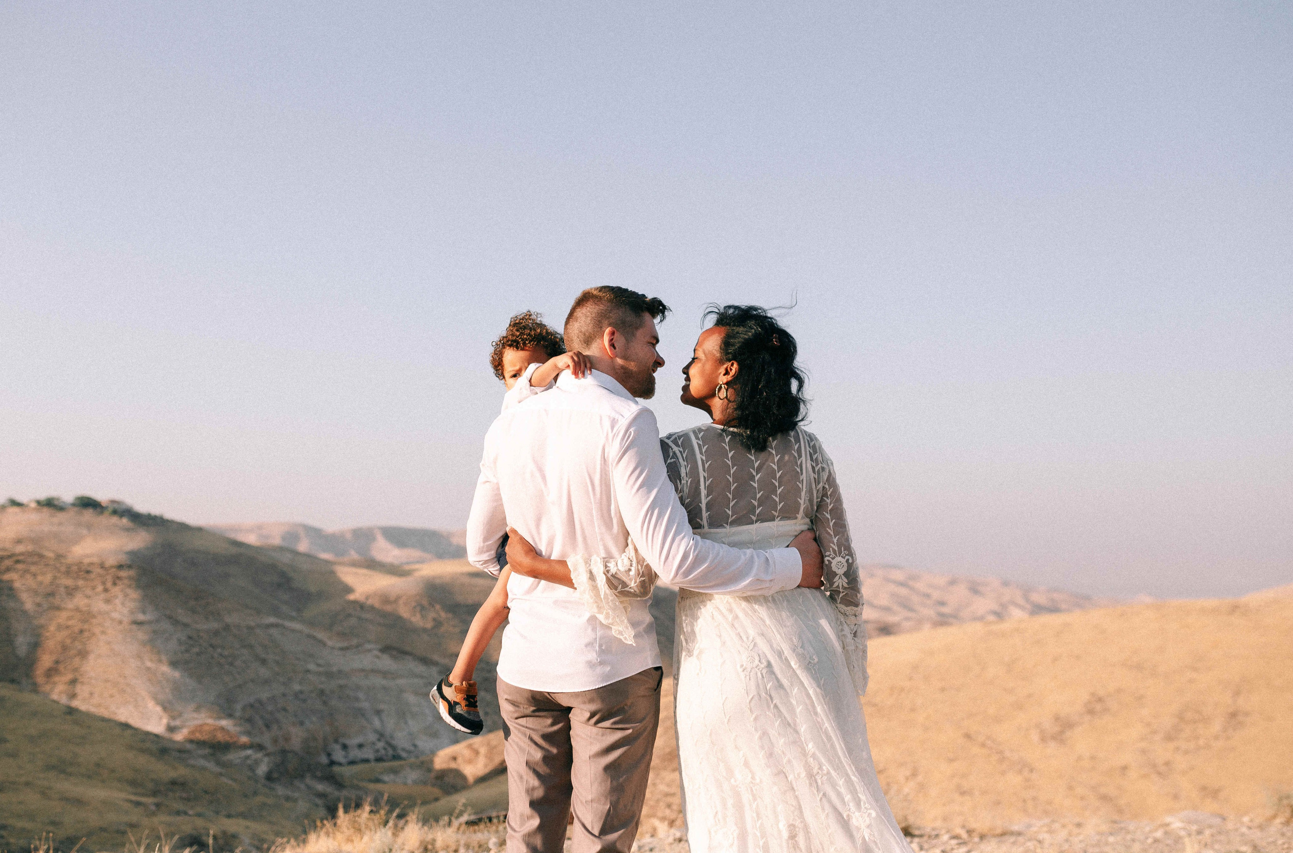 PHOTO SESSION IN THE DESERT NEAR MAALE ADUMIM. PHOTOGRAPHER IN ISRAEL
