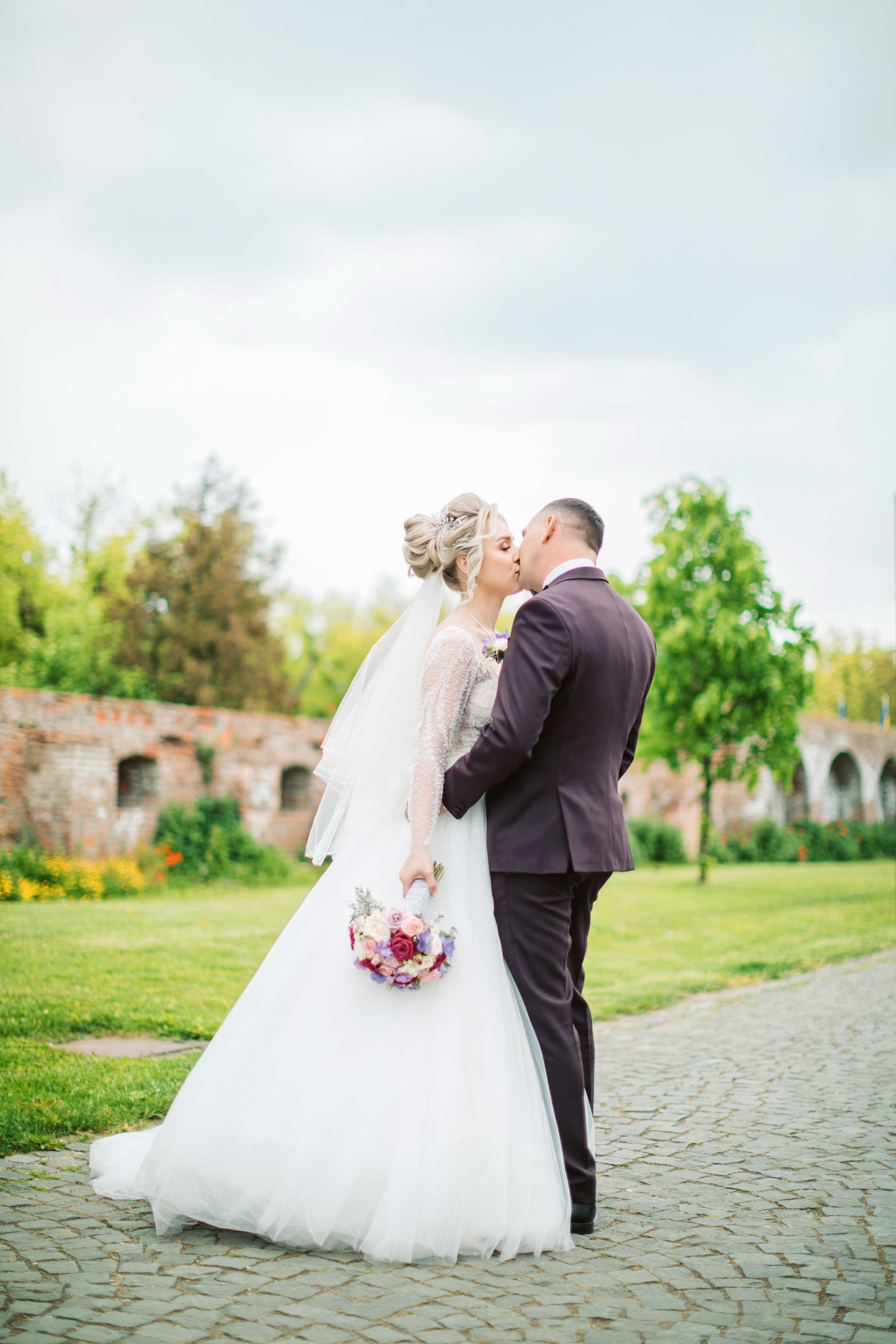 Andreea & Răzvan. Contrast Studio