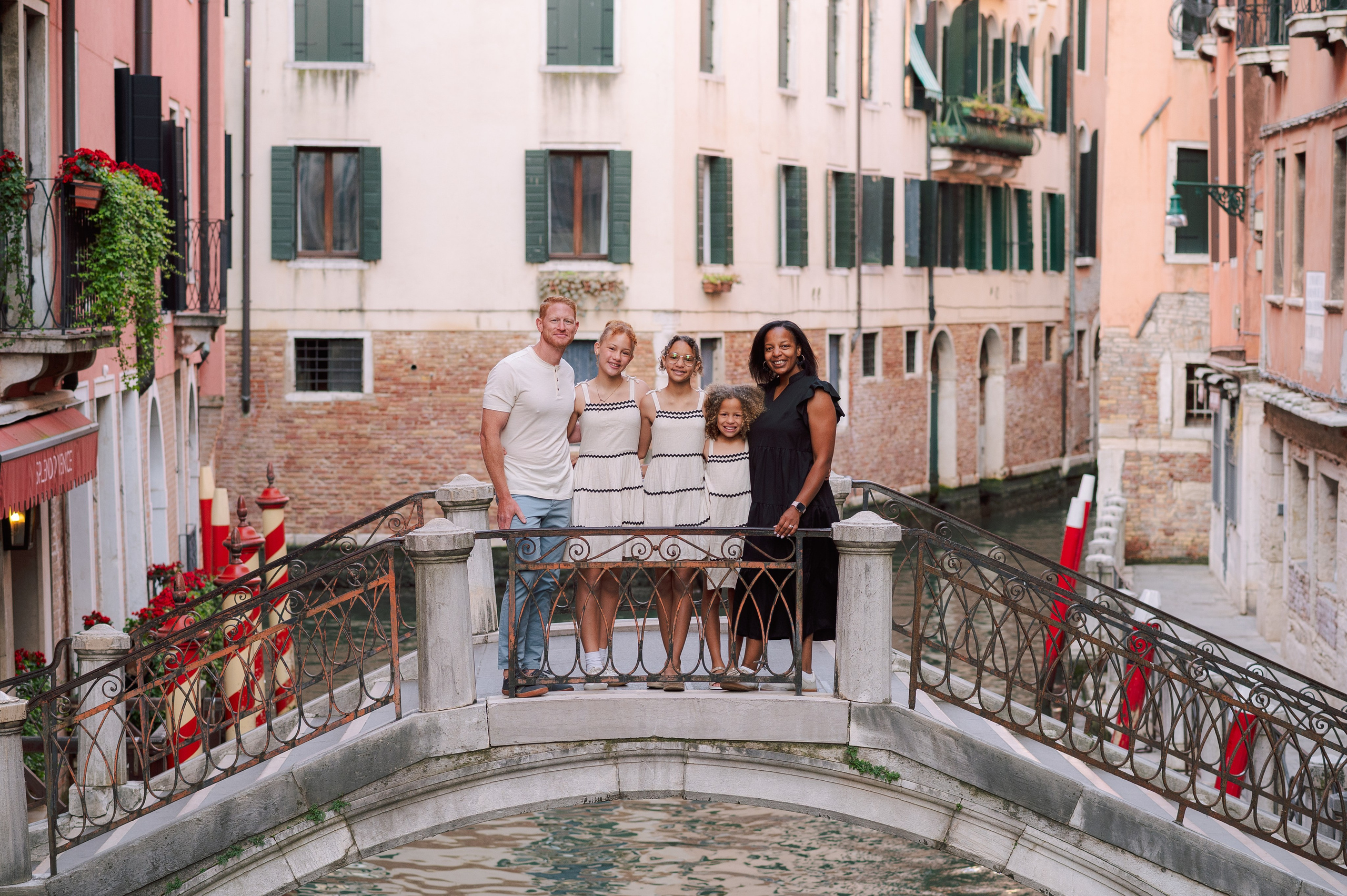 Eliza, Elena, Elliana, Teresa and Brad. Photographer in Venice Anna Terzi