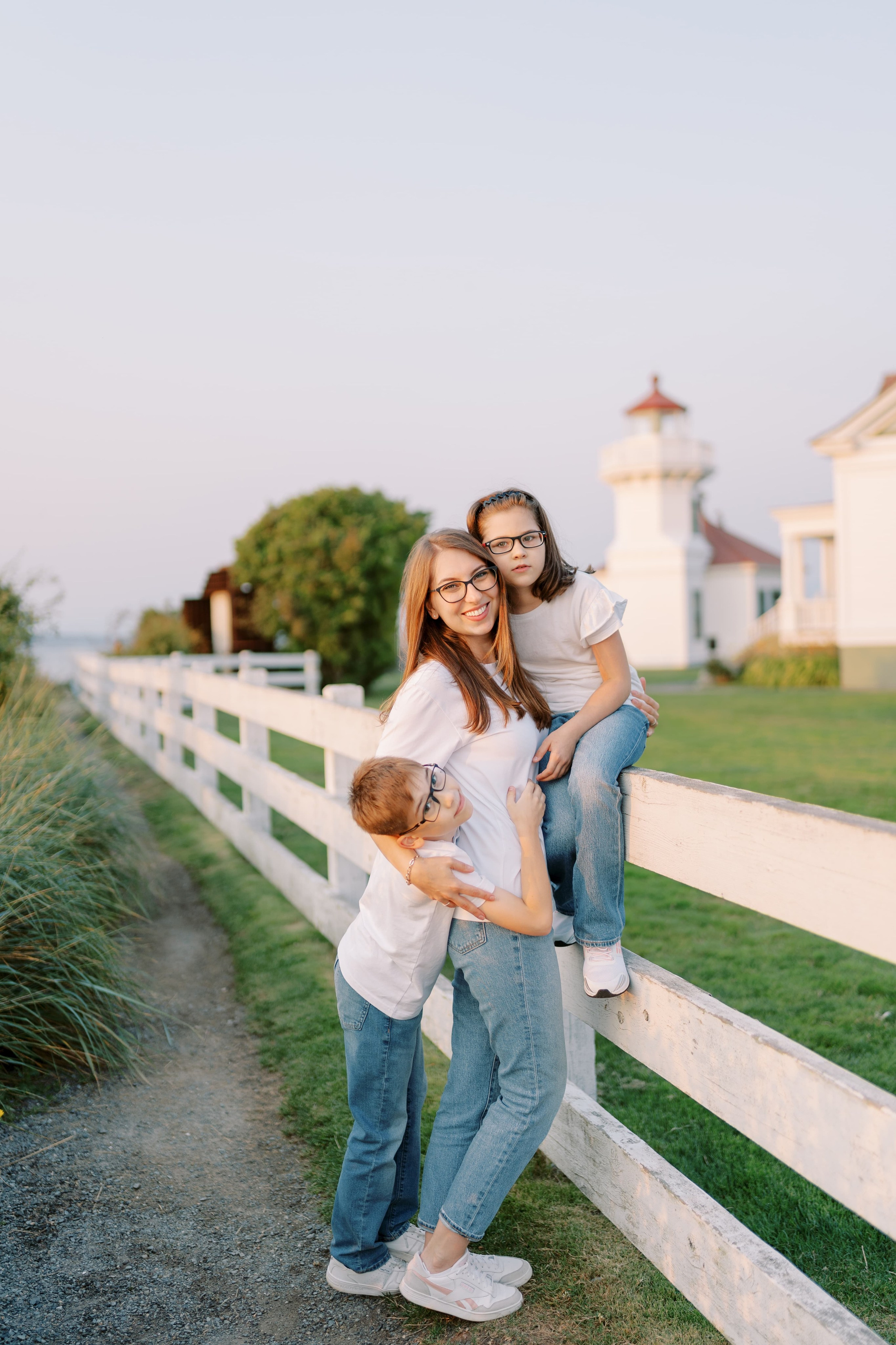 Family photoshoot. Vitalina with her family. August 2024. Lighthouse in Mukilteo. EVAN ARISTOV WEDDING PHOTOGRAPHY — Seattle Wedding Photographer