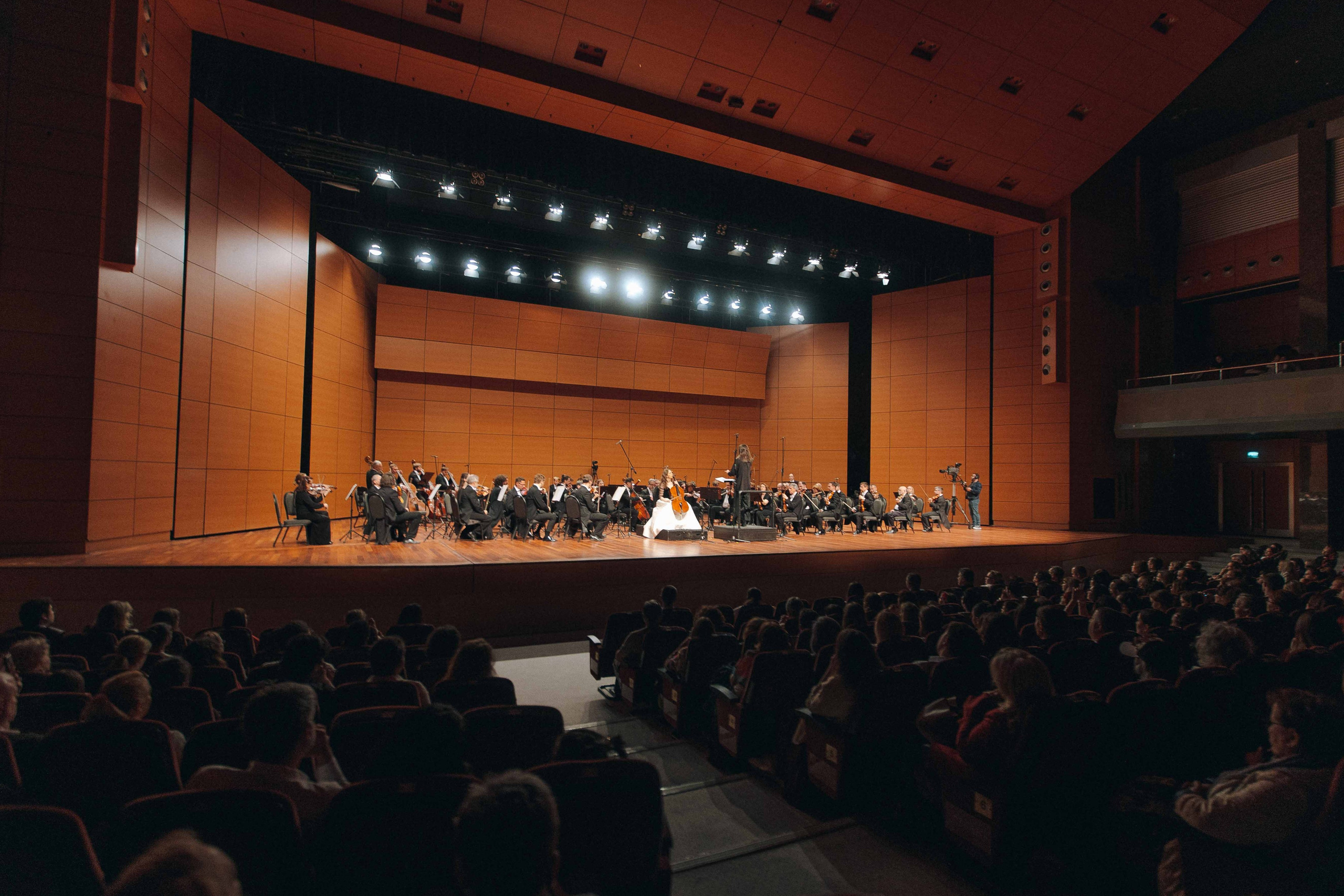 The Tchaikovsky Academic Grand Symphony Orchestra in Istanbul. Wedding&Event photographer Ismail Rzayev in Baku