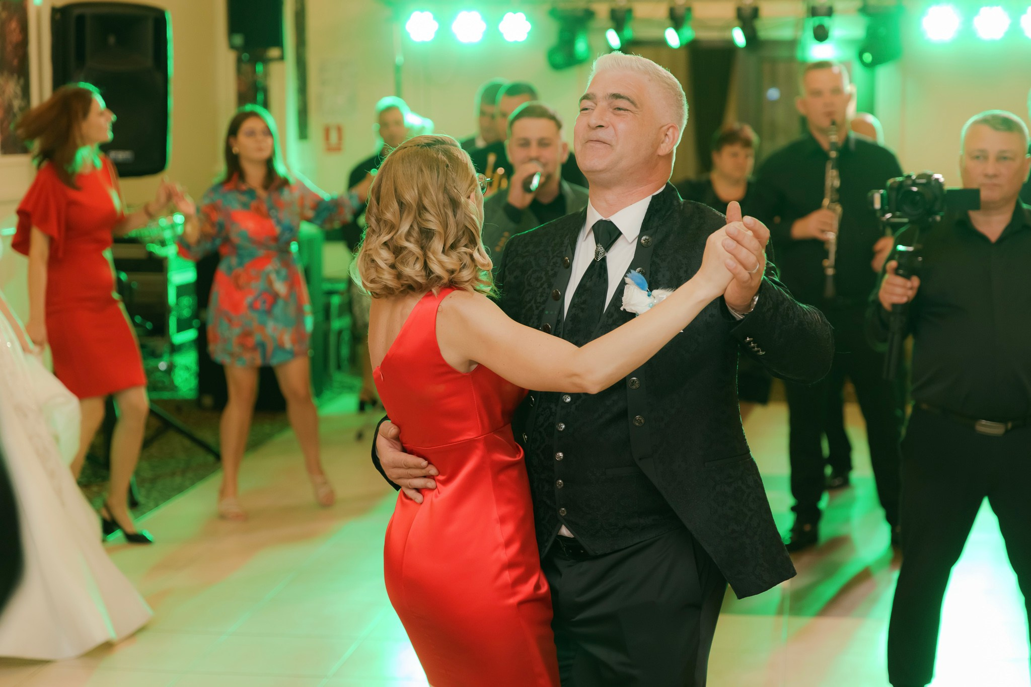 Mihai & Oana. Servicii foto-video profesionale, pentru momente de neuitat