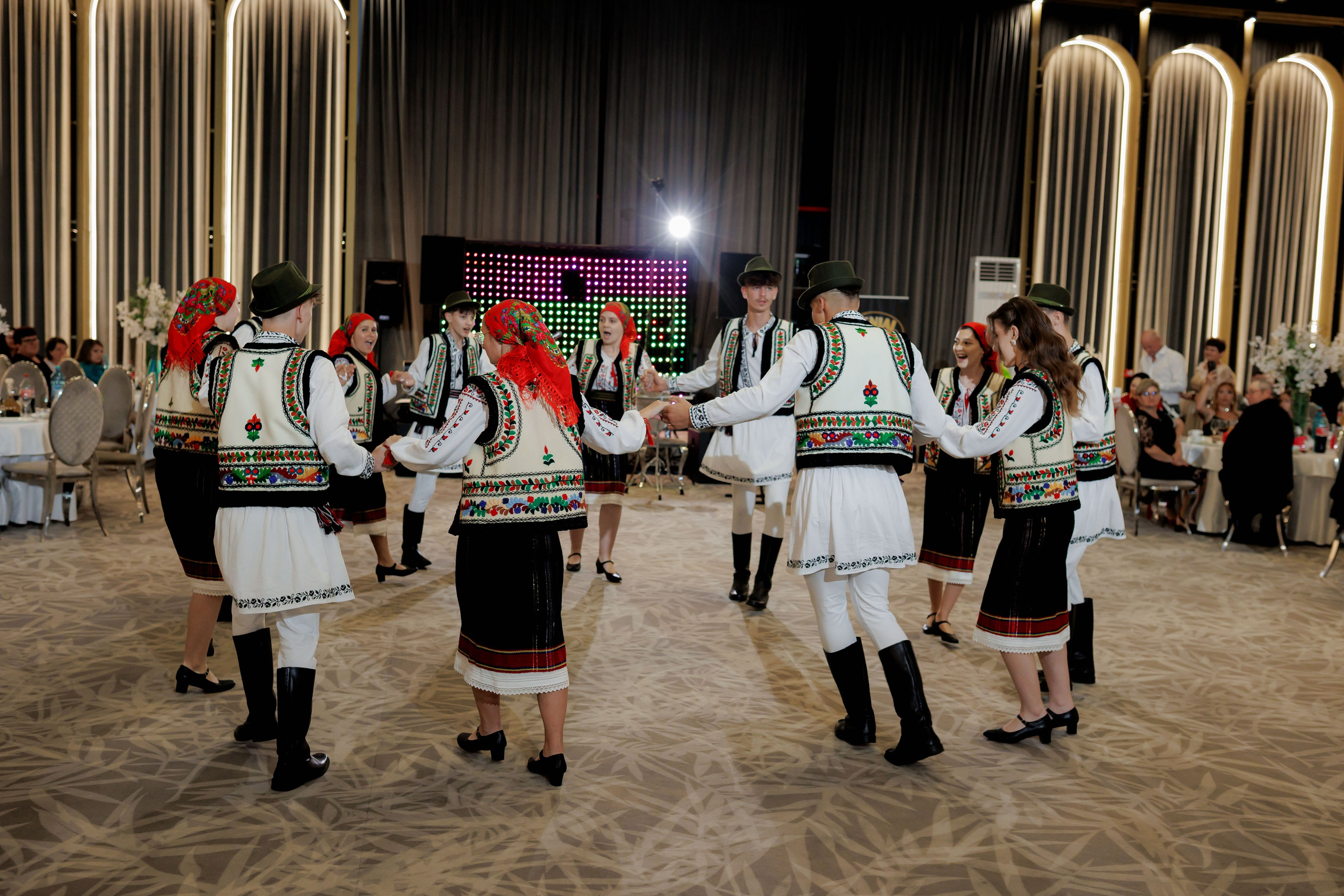 Nunta Nicoleta & Răzvan | Fotografie & Videografie Profesională. Servicii foto-video profesionale, pentru momente de neuitat