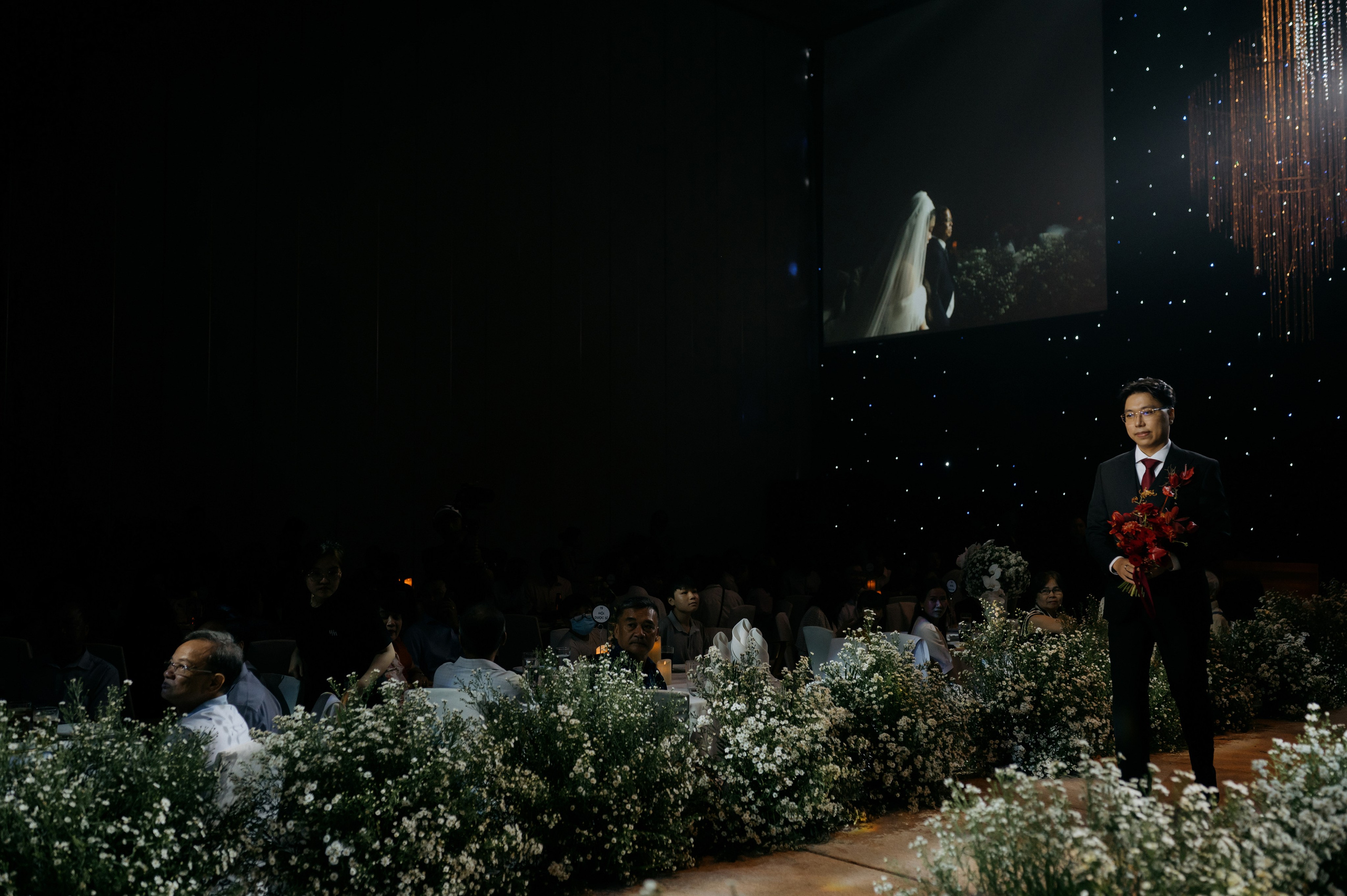 DAT & TU / Wedding Party. Saigon Wedding Present | Art Beyond Moments