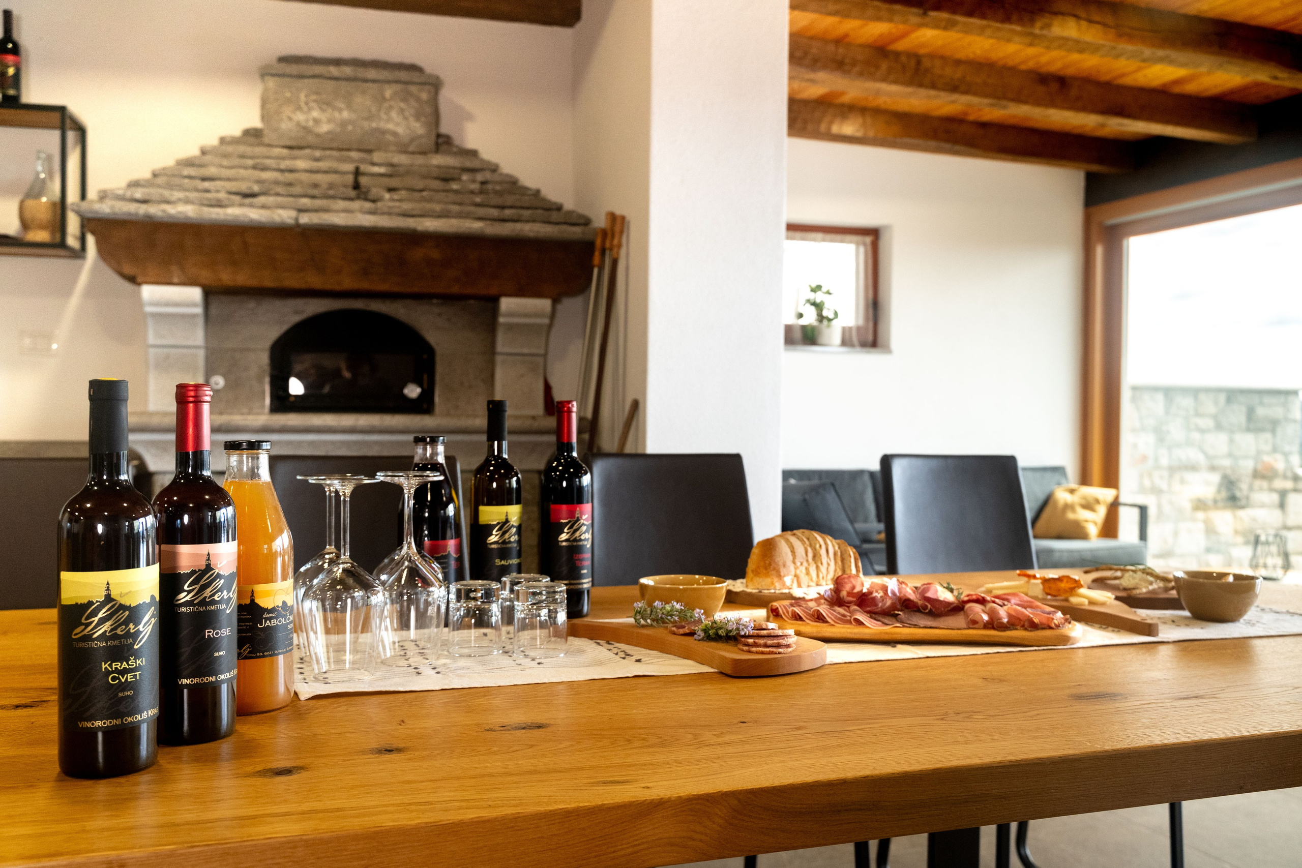 Projekti. Fotografinja in videografinja Mariia Bortiakova iz Slovenije: fotografiranje dogodkov, portretov in snemanje videov po vsej Sloveniji