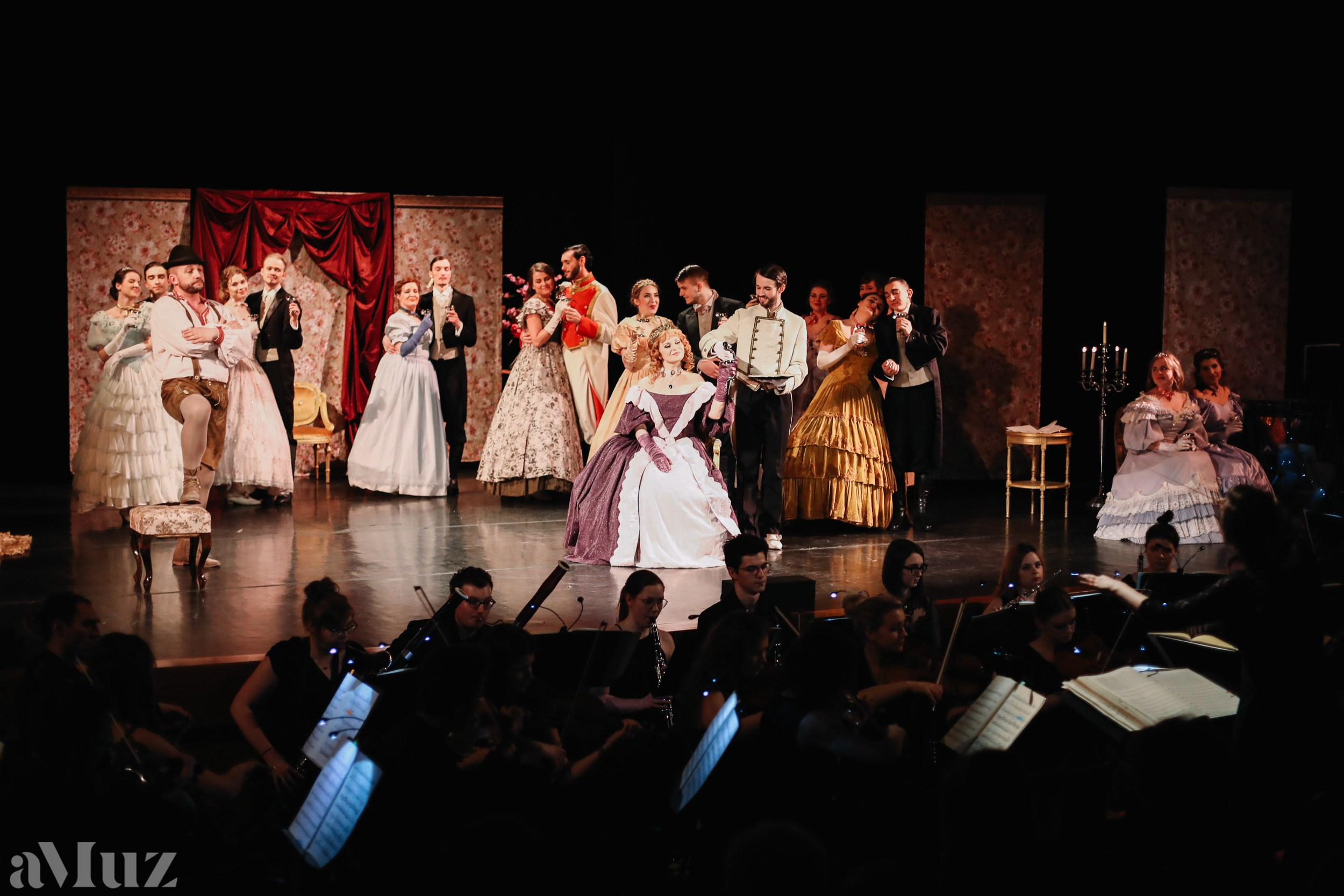 Opera Łąkowa. Fotograf Ślubny Warszawa - Sesje Biznesowe Rodzinne Eventy