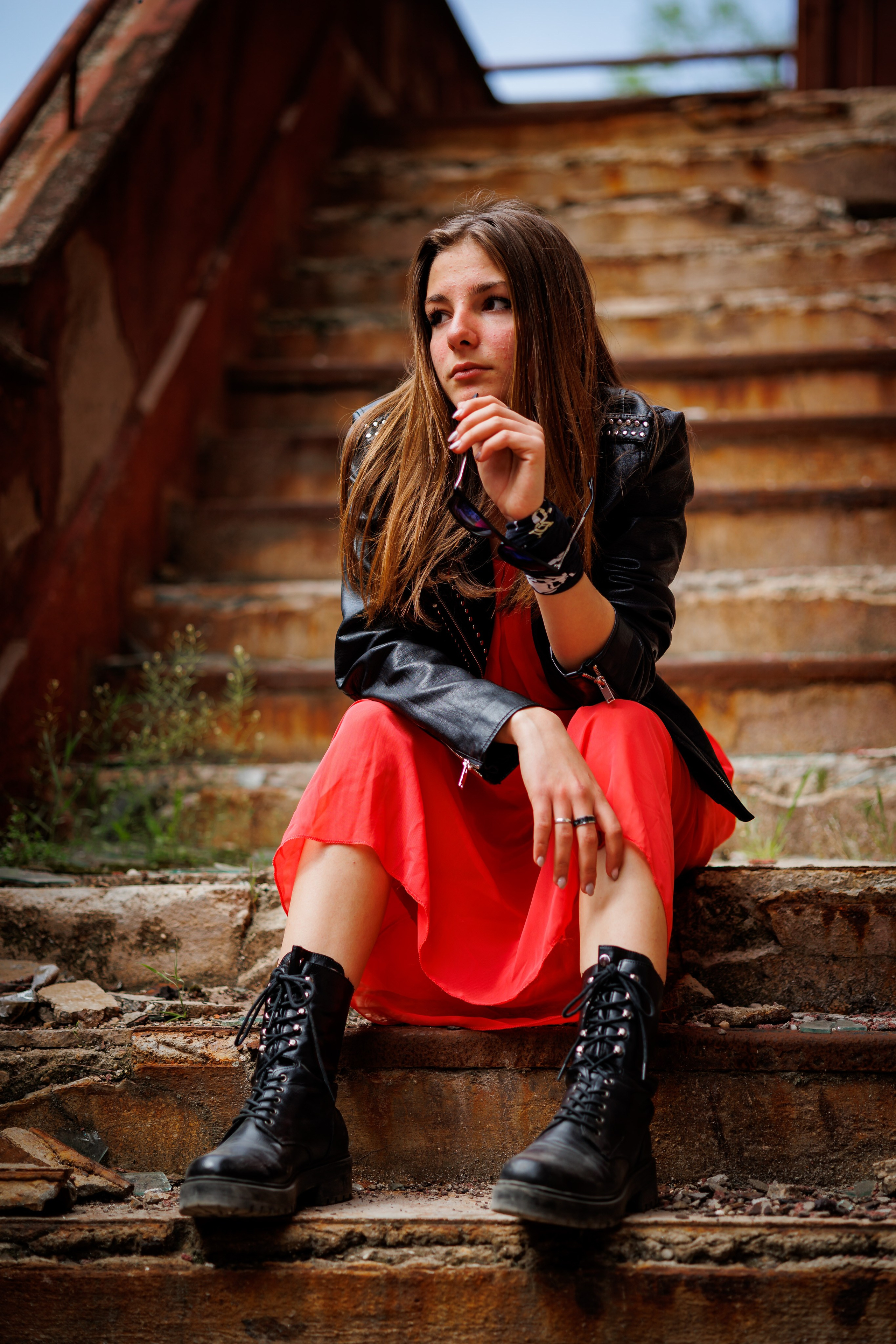 Teba 200 lei/ toată clasa. Trendy Albums