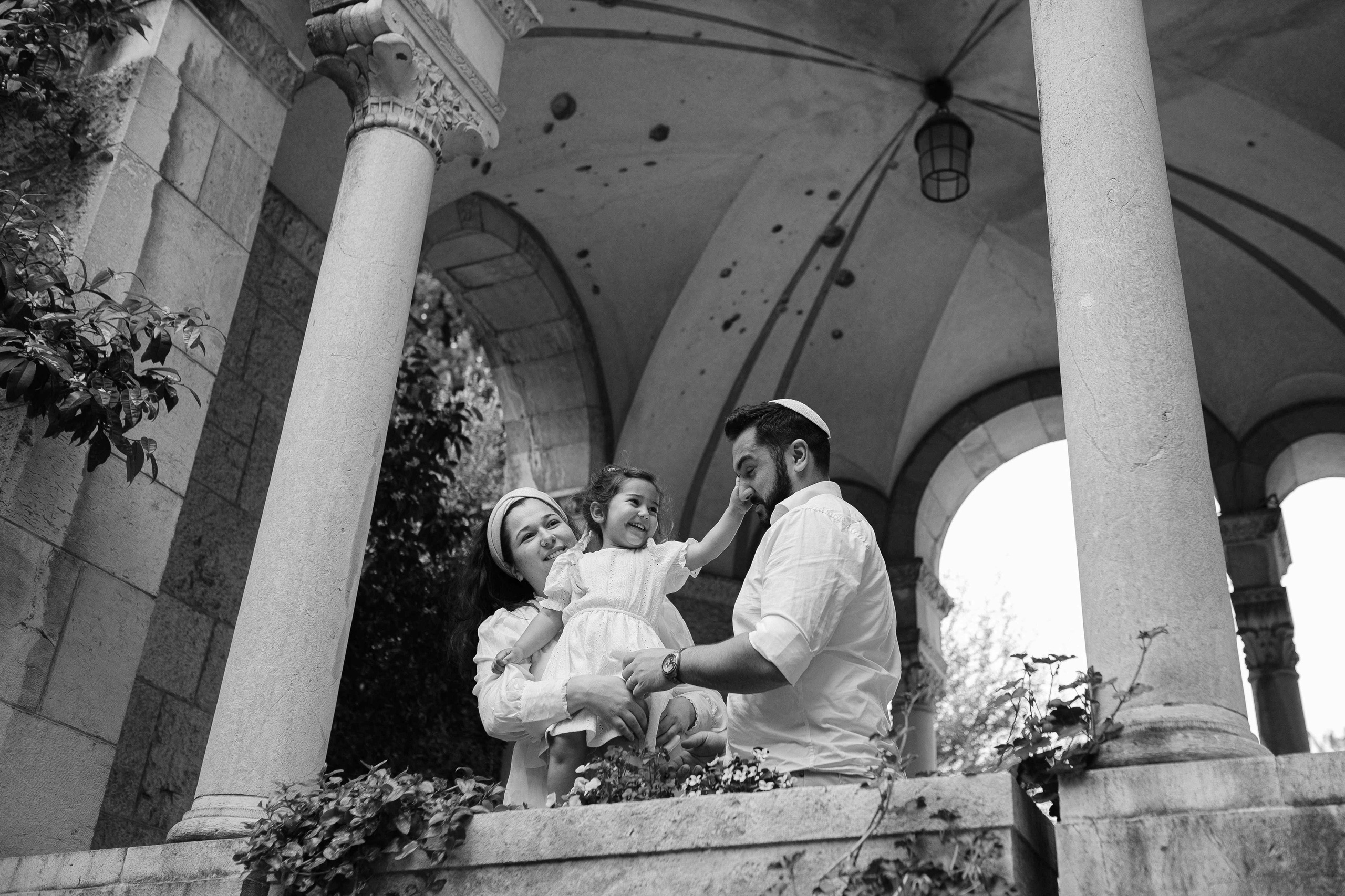 EXPECTING A BABY, JERUSALEM. PHOTOGRAPHER IN ISRAEL