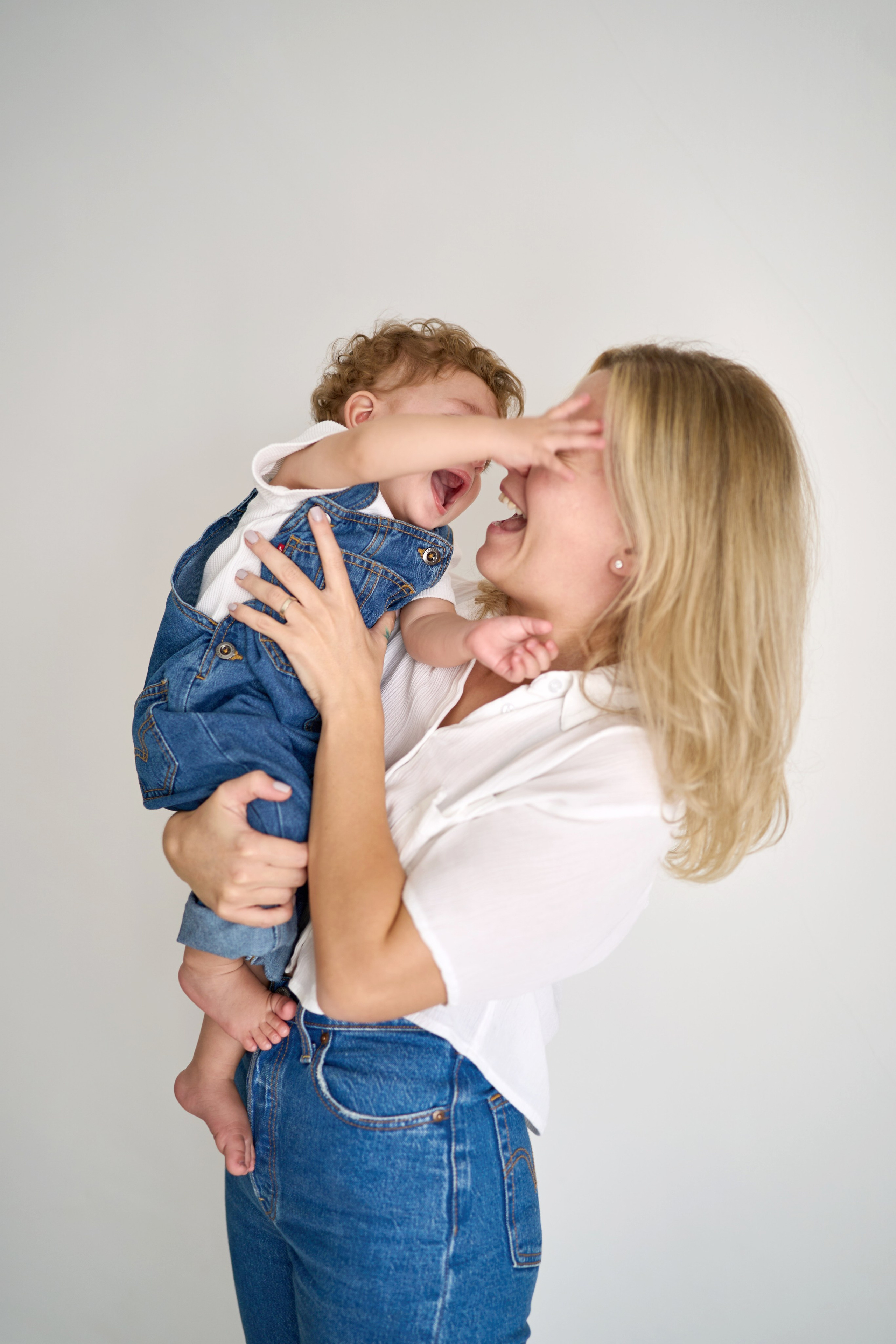 Gilad is 1 year old. צלם אלכס ברט בישראל