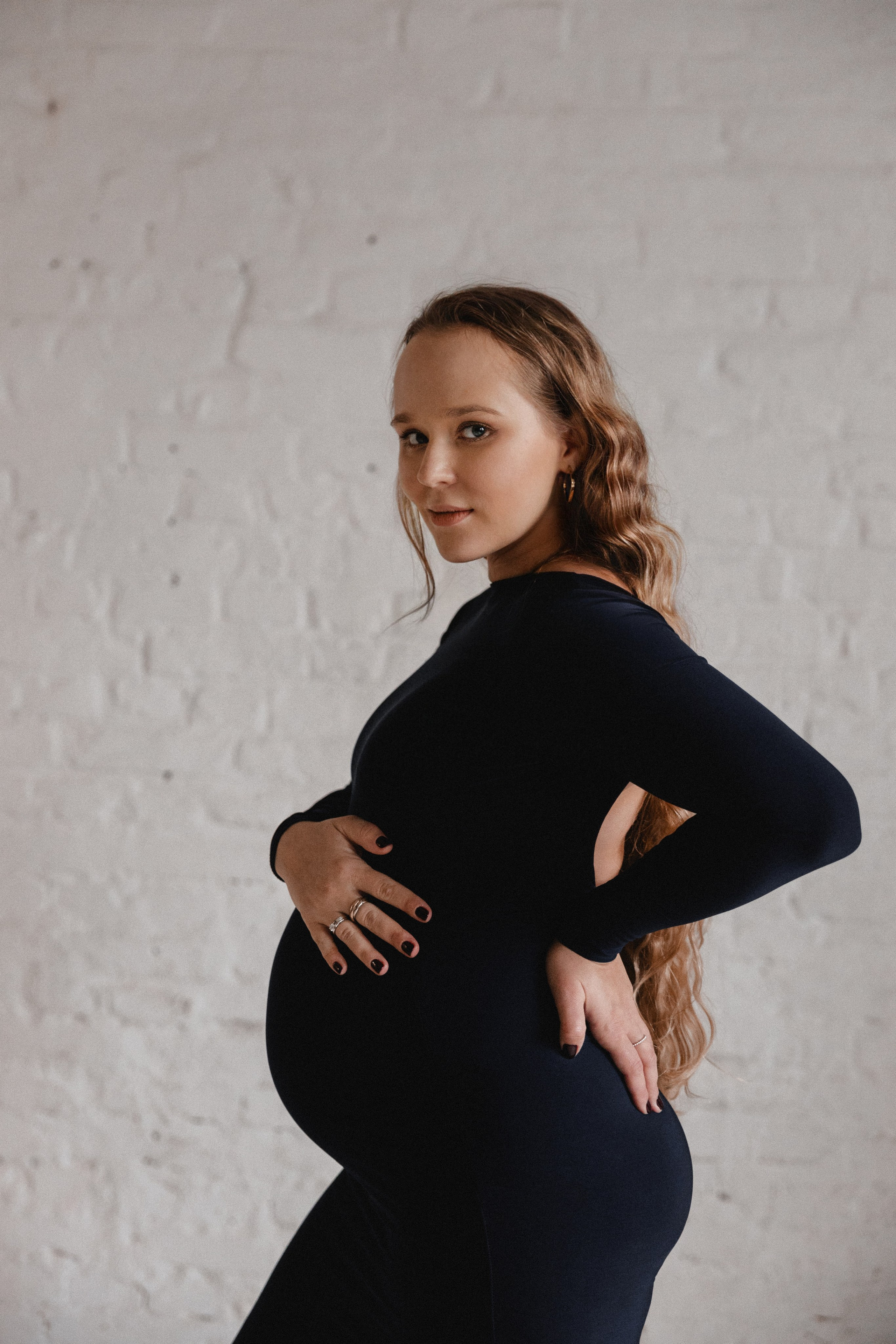 Babybauch Shooting im Fotostudio | Schwangerschaftsfotos in Bochum. Hochzeitsfotografin Bochum | Halyna Reiche Fotografie NRW
