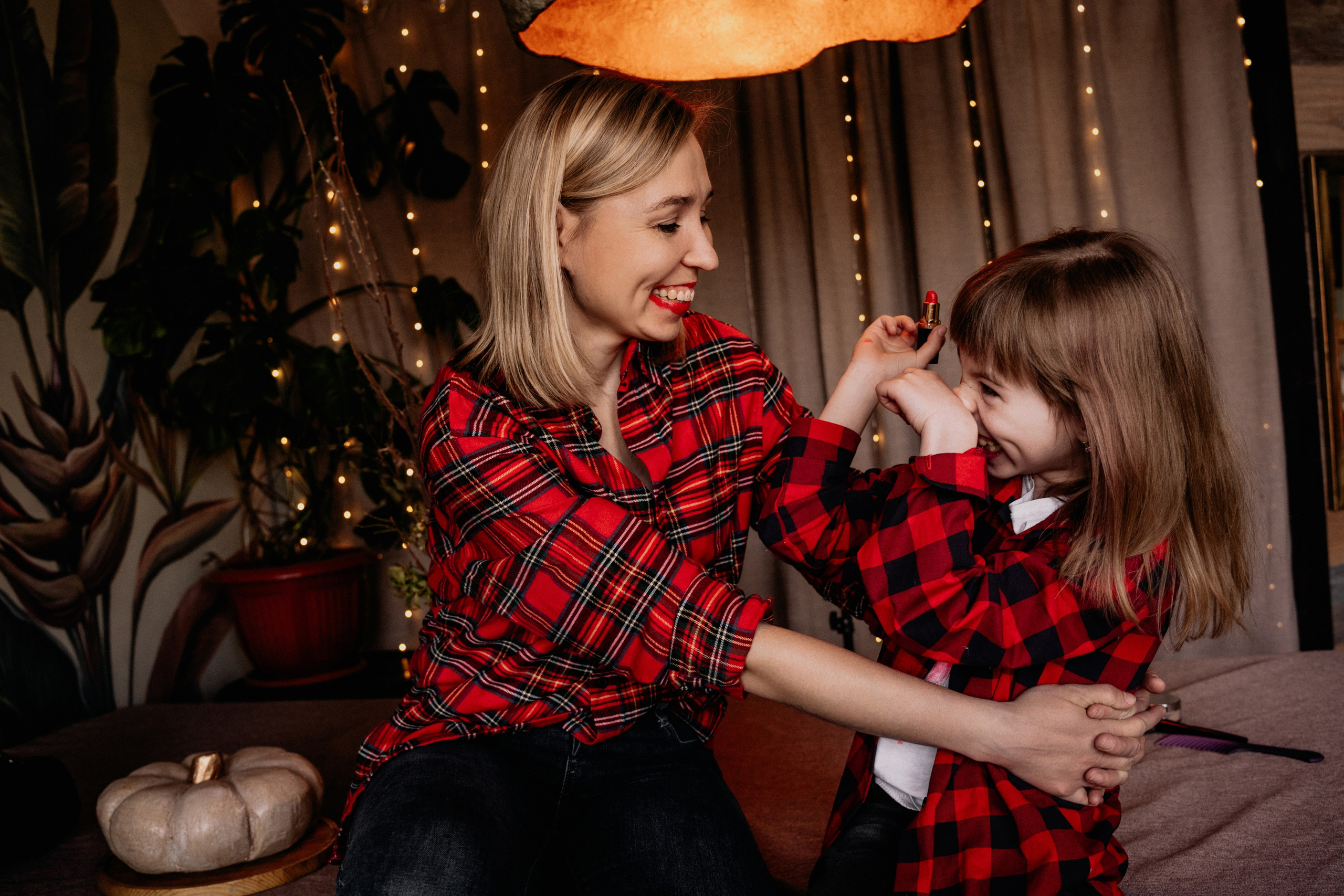 Studio Family Photography with Greenery – Fresh & Elegant. Alisa Tant — Family and newborn photographer Bucks County, Montgomery county, Philadelphia, NJ