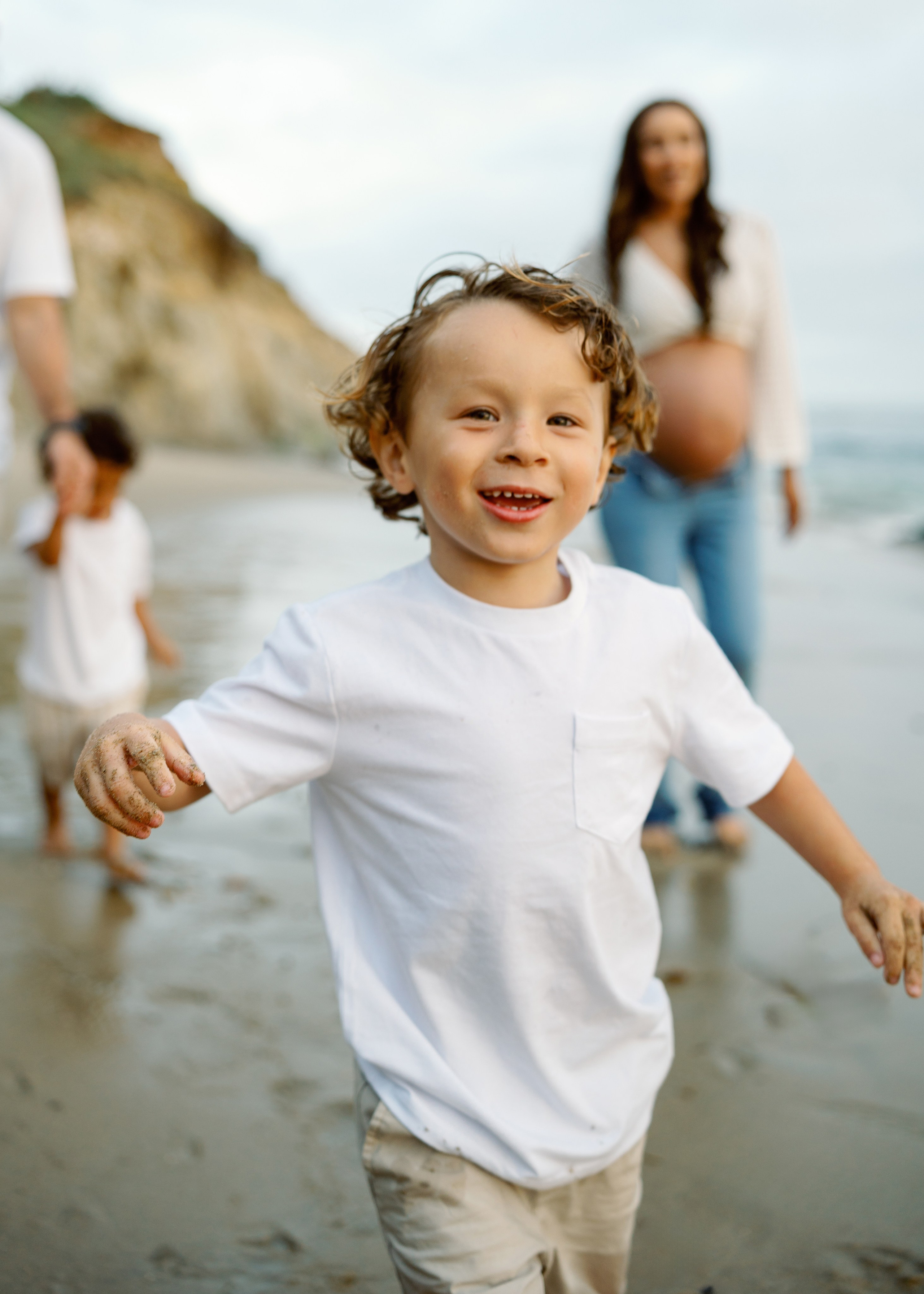 Maternity Photoshoot at Laguna Beach. Wedding Photography & Videography Team in California, Los Angeles, San Francisco, San Diego and Travel